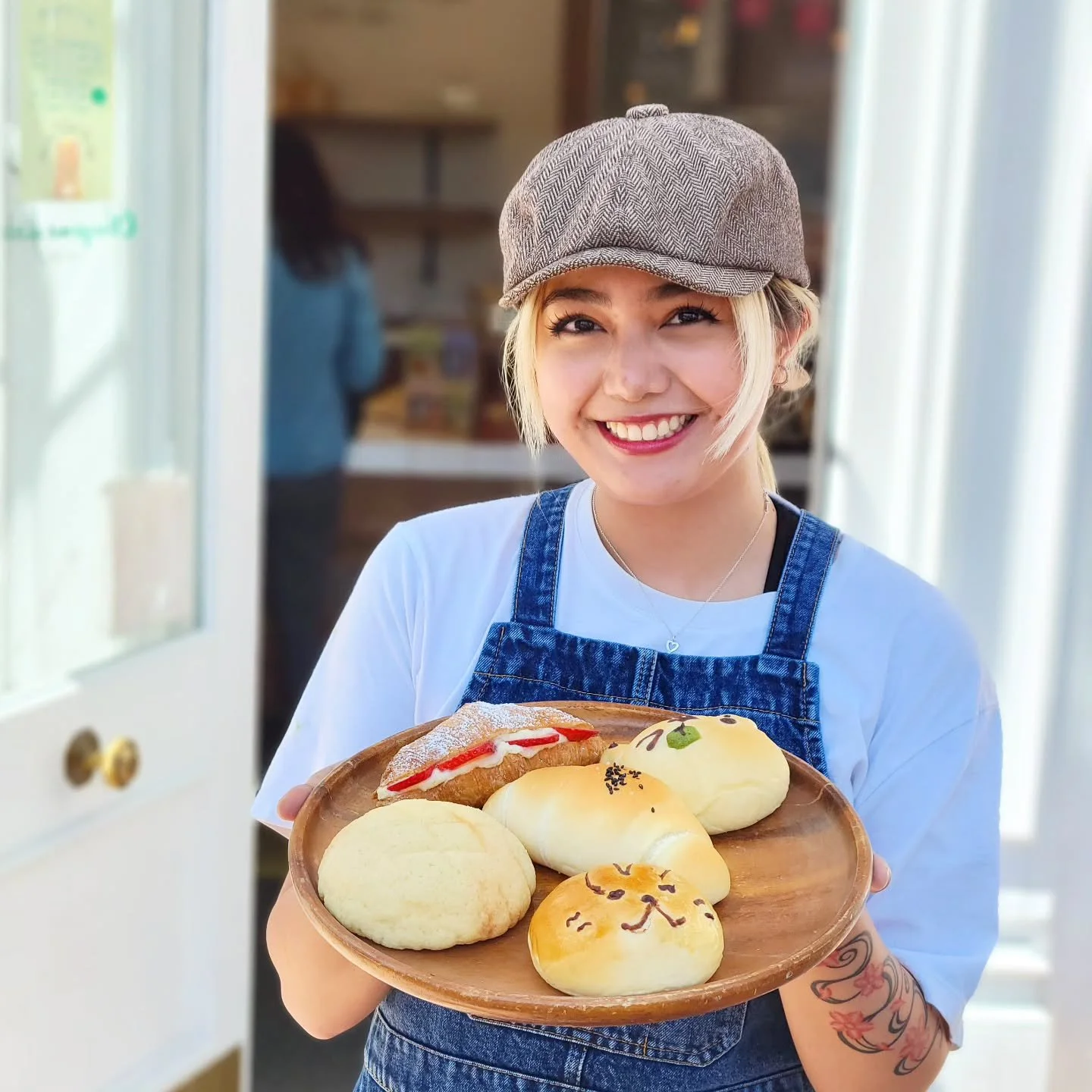 Bringing warm smiles and even warmer, freshly baked Japanese breads straight to you. 😊