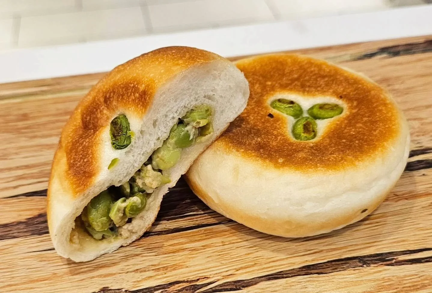 Edamame Oyaki

Savory bun filled w/ edamame (soy beans), gooey mozarella, Japanese mayo, bonito flakes and soy sauce that adds the perfect umami flavor.

Give it a try at our DTLA location!