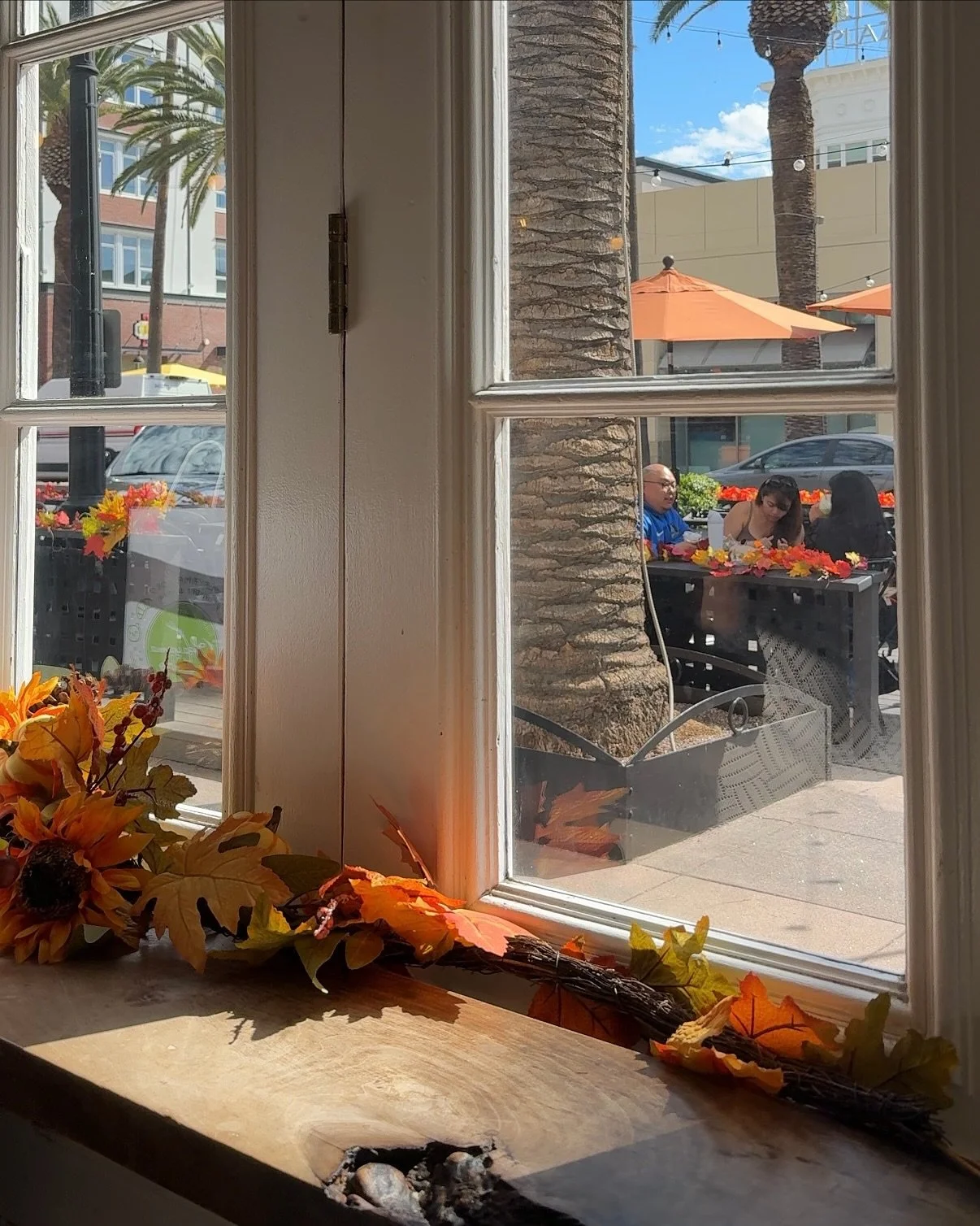 Happy Friday everyone ✨ How is your fall so far? 🍂🍁

Make sure to visit one of our stores before fall is over! 

#okayamakobo #anaheim #lagunaniguel #dtla #october