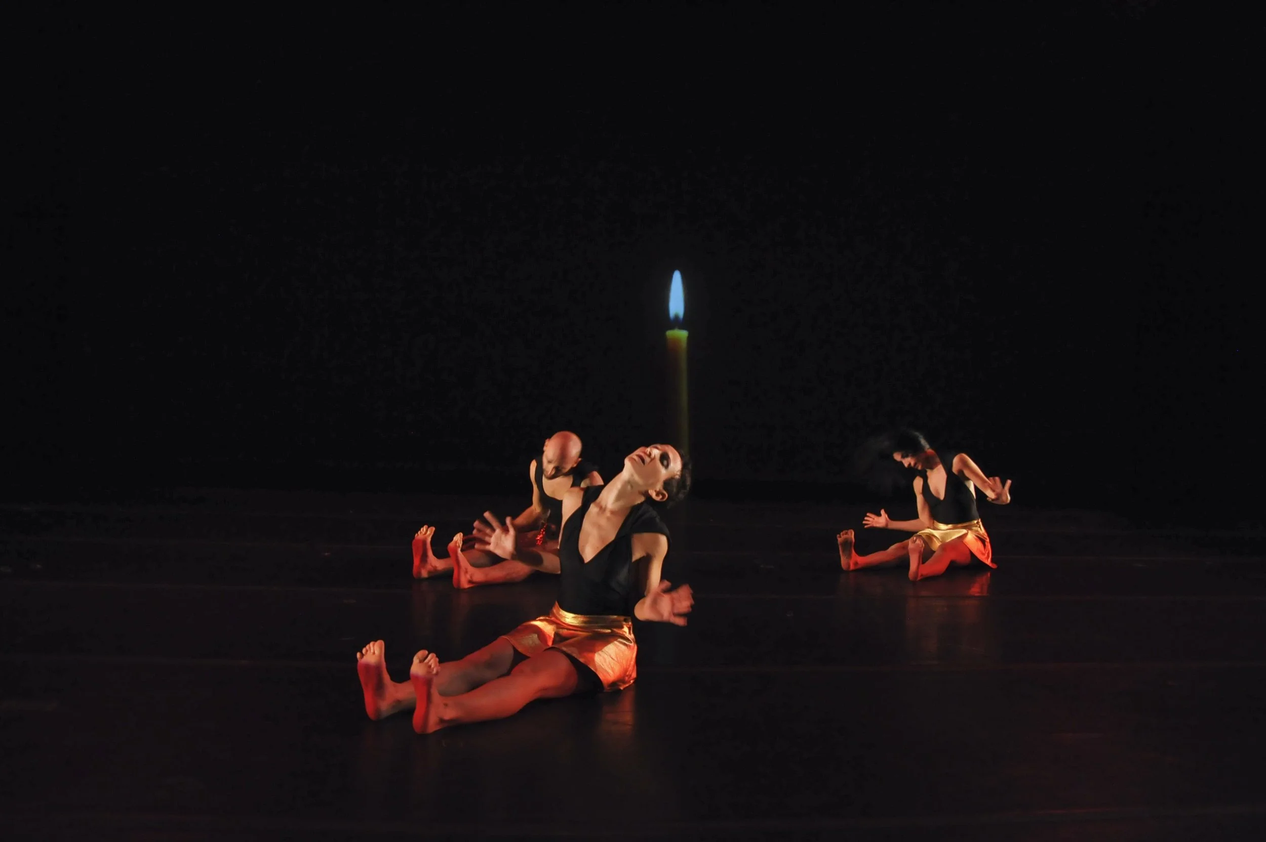 Valentina Priolo dancing Beehave at the Ailey Citigroup Theater in New York City, for Overground Physical Theater.