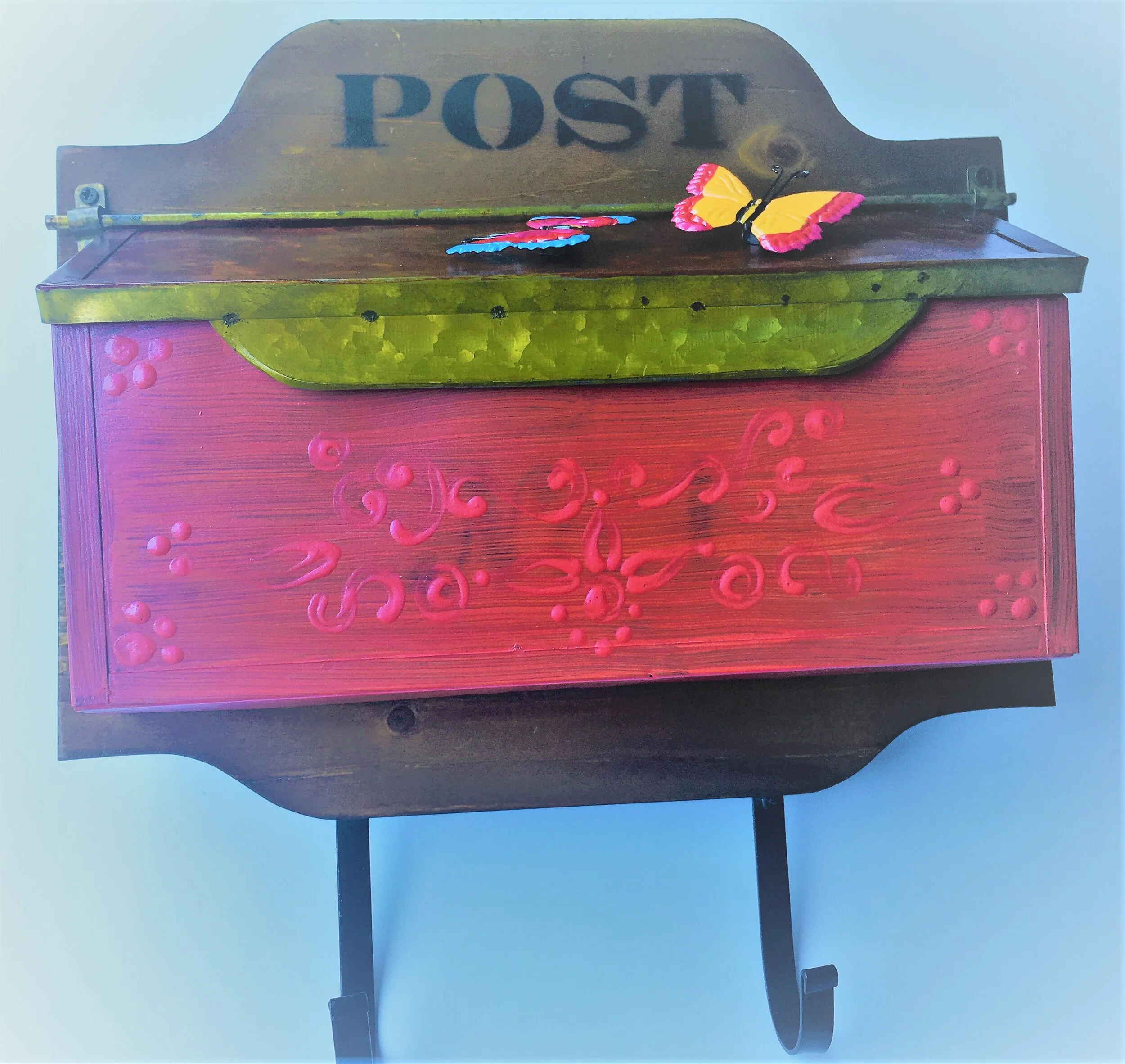 #66 Post Gold & Salmon.JPG