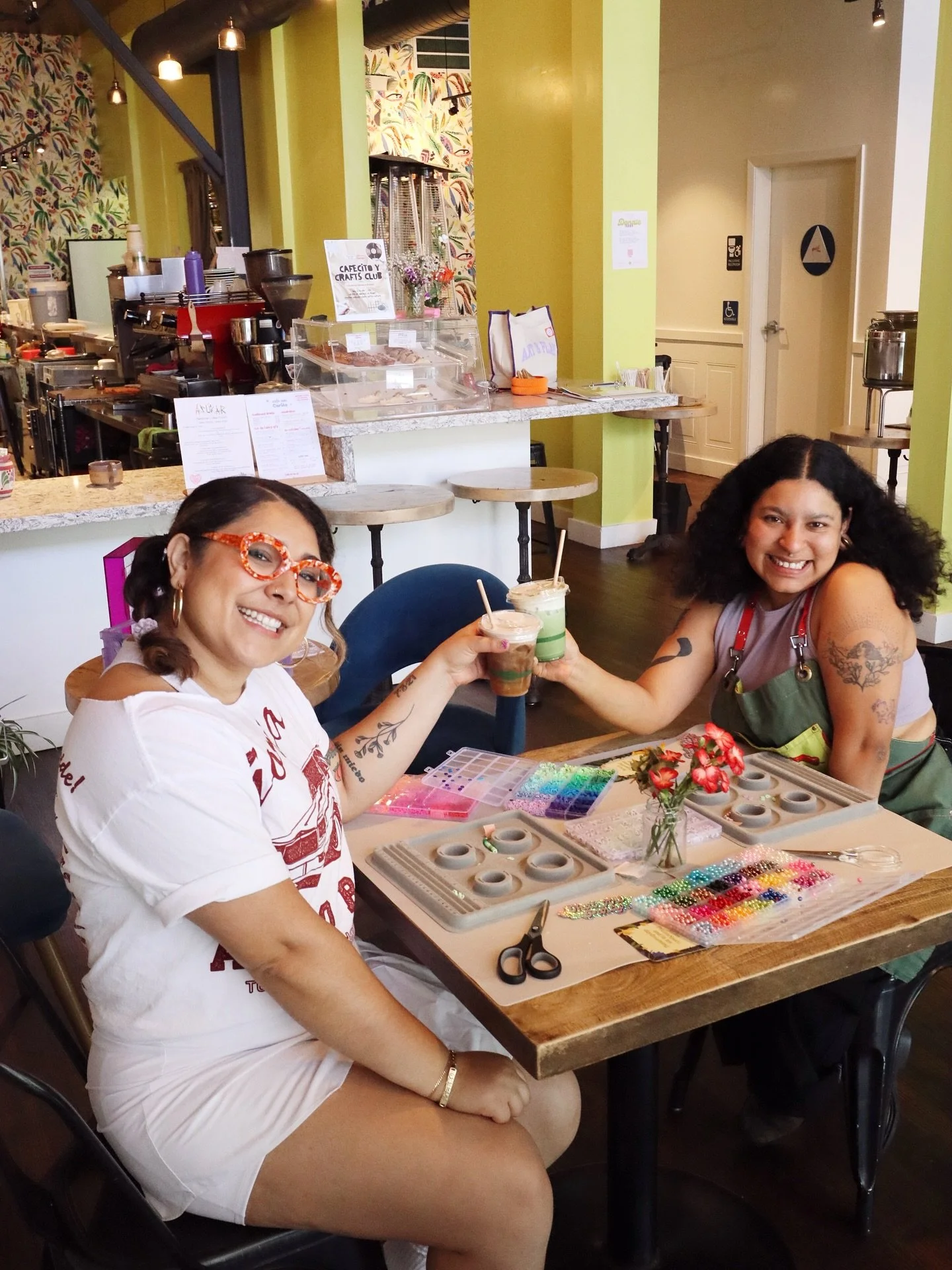 Who else is having a lil craft girl summer? 🧵🧶🎨🖌️ Take me outside to touch some grass, make art, and yap with the girlies!!!

Sharing some sweet moments at our recent shoot with @that.art.party and @cafeconcarino_oak! So happy to capture them in 