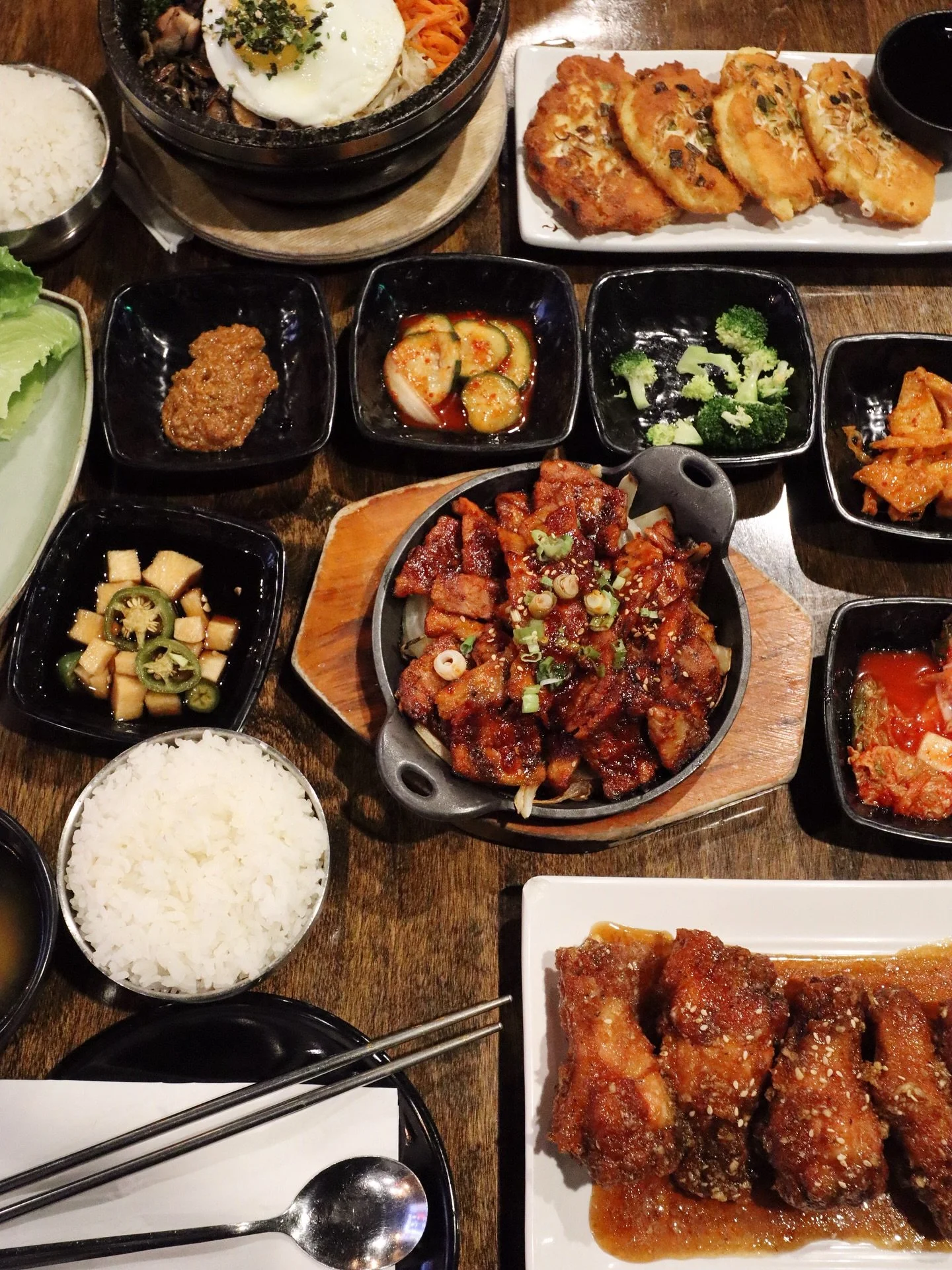 @spoon.berkeley has been a gem in the Berkeley food scene for 15 years 🍲✨ A true neighborhood gem serving up homestyle Korean comfort food from sizzling bibimbap to their delicious crispy KFC that hit every time.

Longevity like this doesn&rsquo;t j