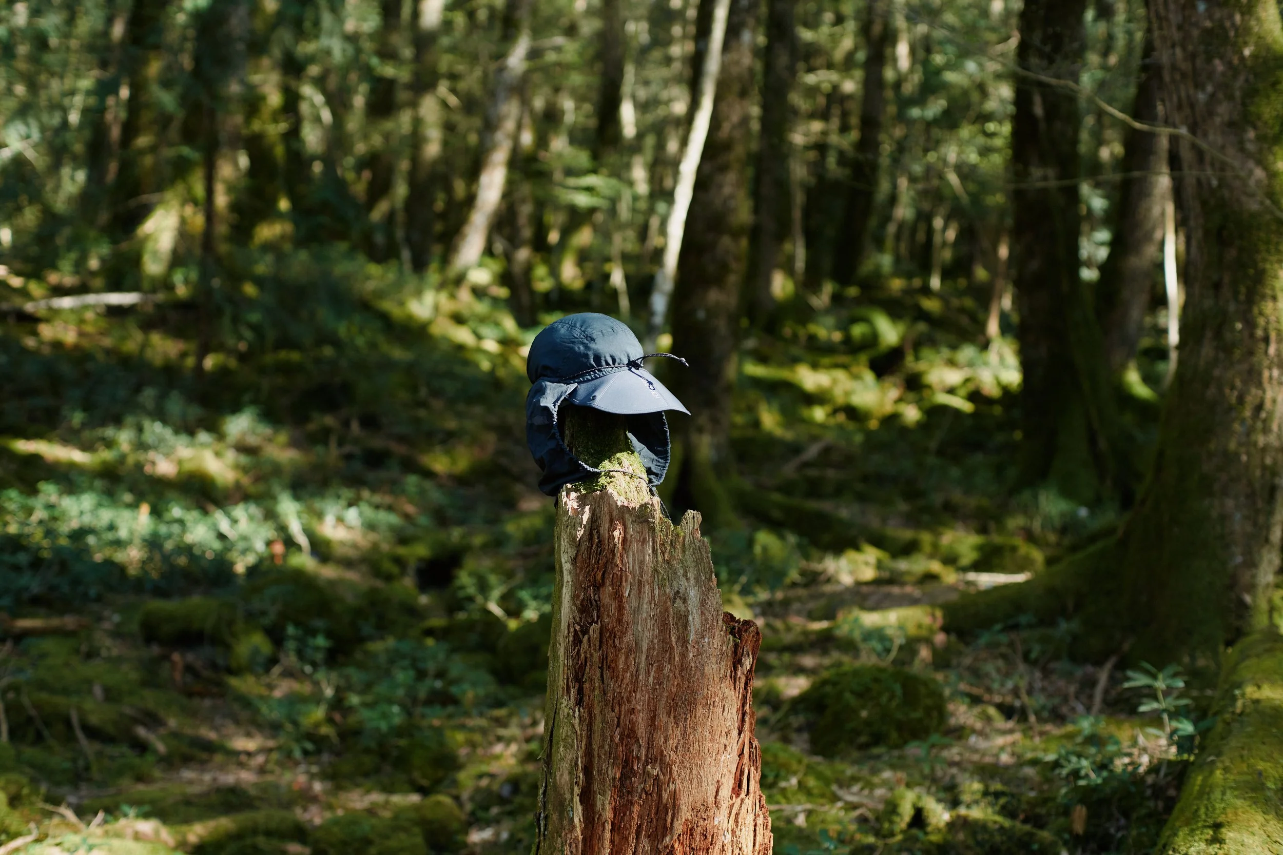 Parapack L-CAP Jet Black, legionnaire style, attached cape, sun hoodie, compact, moisture wicking, unisex, UPF 50 headwear for travel, hiking, urban outdoors, photo by Hinano Kimoto 