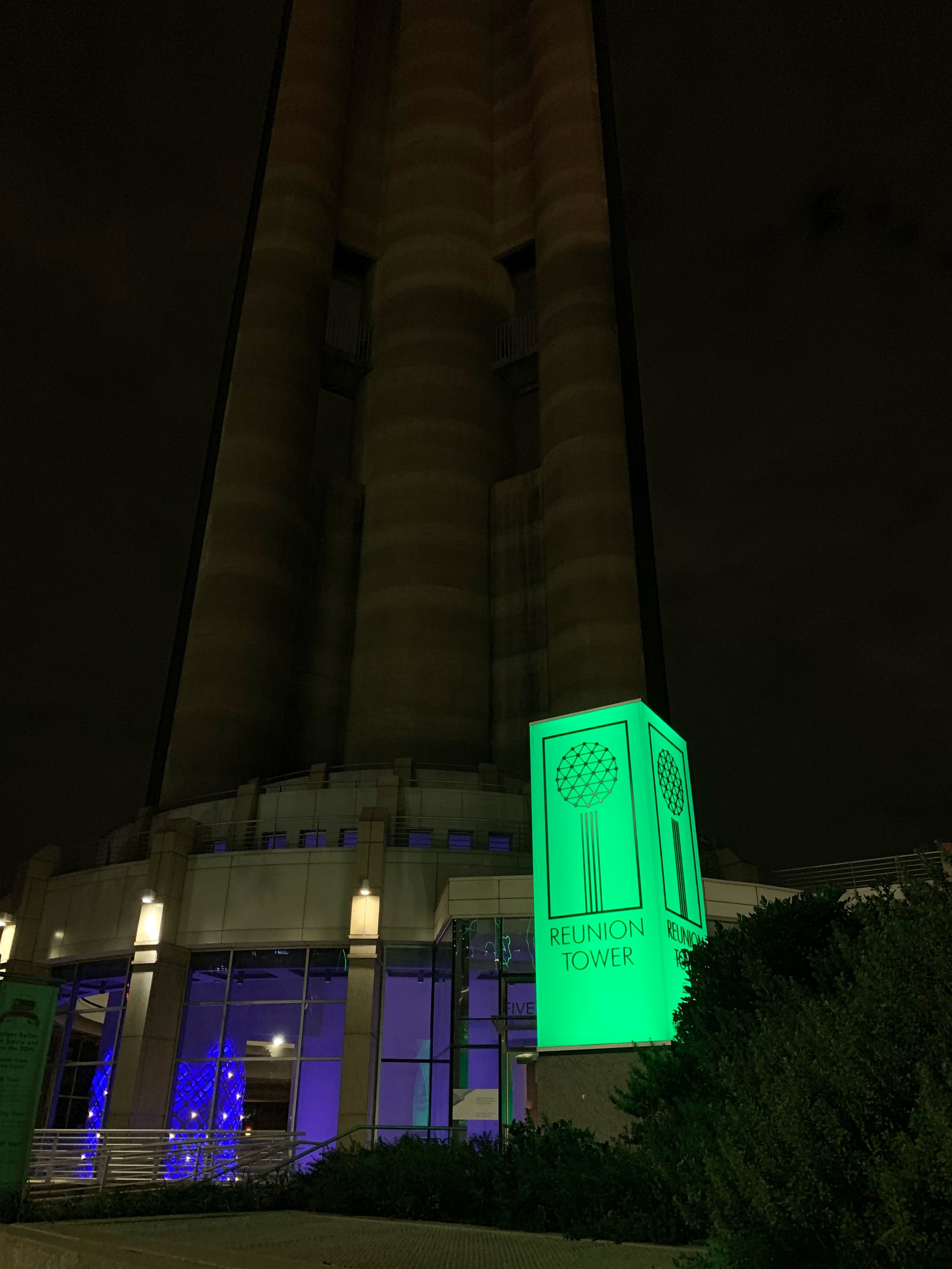 Reunion-tower-dallas-texas-night-sign.jpg