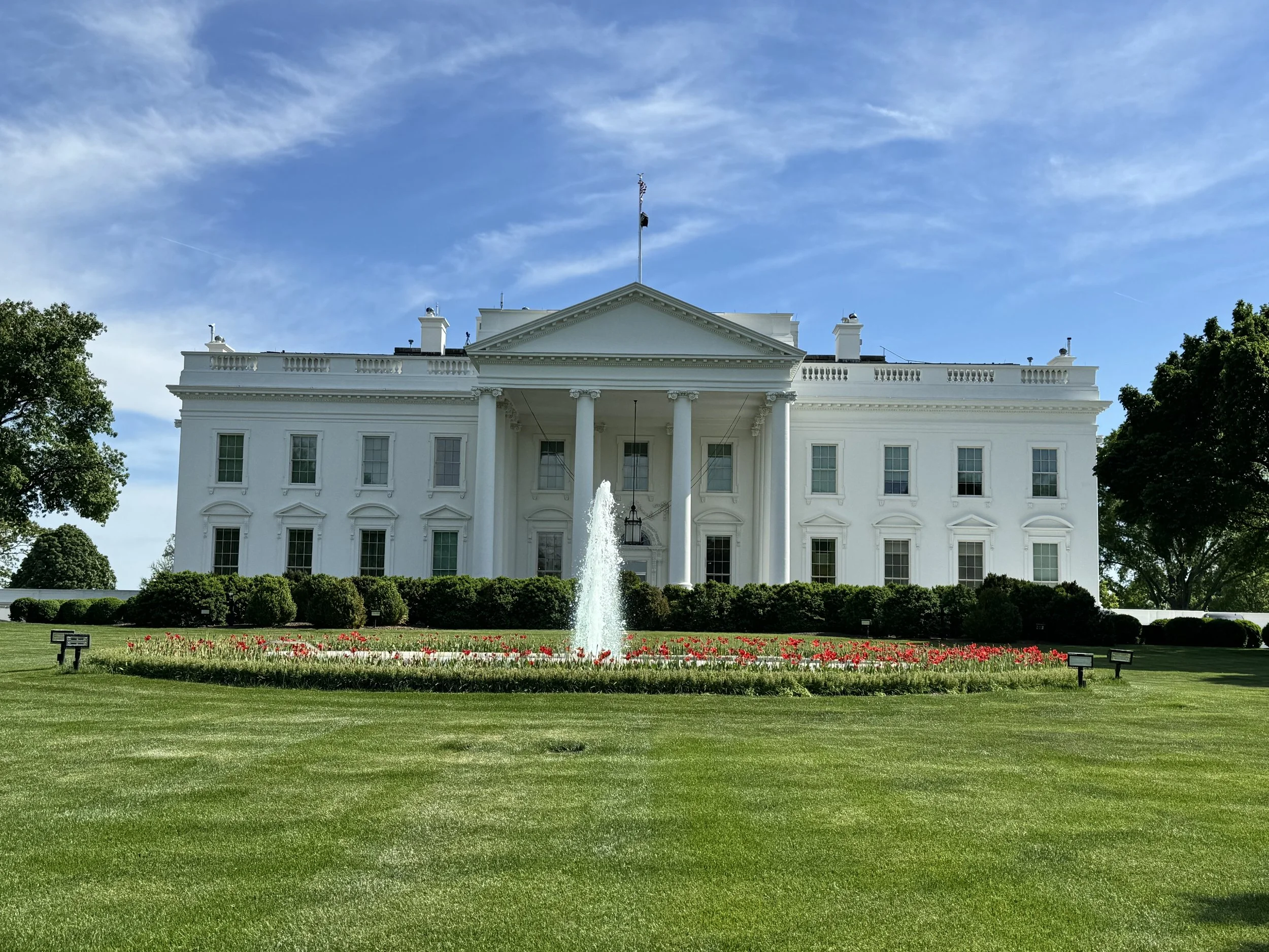 Washington-DC-the-white-house-daytime.jpeg