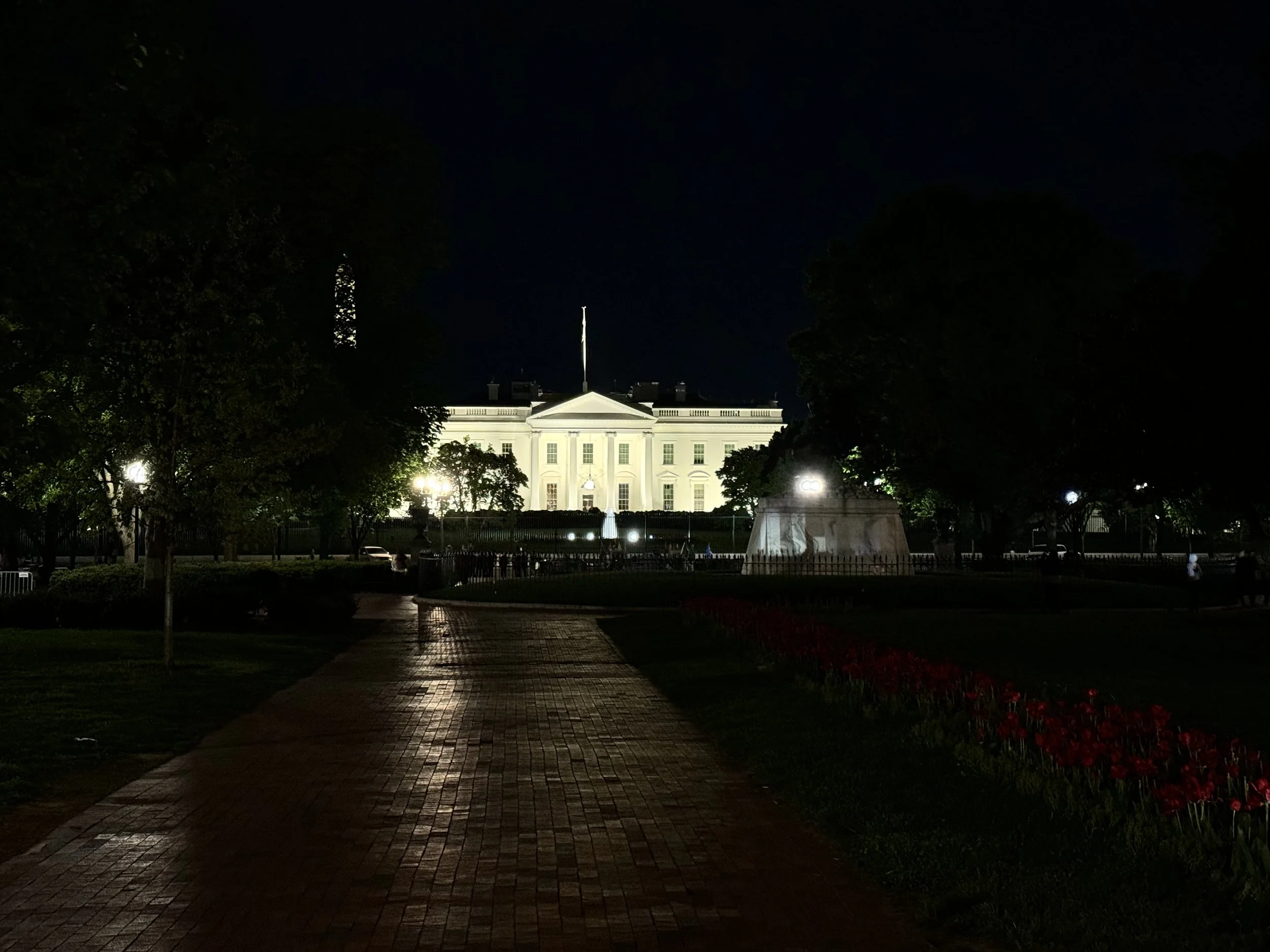 Washington-DC-the-white-house-night.jpeg