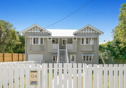 Project:&nbsp; 2&nbsp;new homes &amp; house renovation  Developer: &nbsp;Private Family&nbsp;  Value:&nbsp; $2 million  Role:&nbsp; Superintendent  Phase:&nbsp; Construction