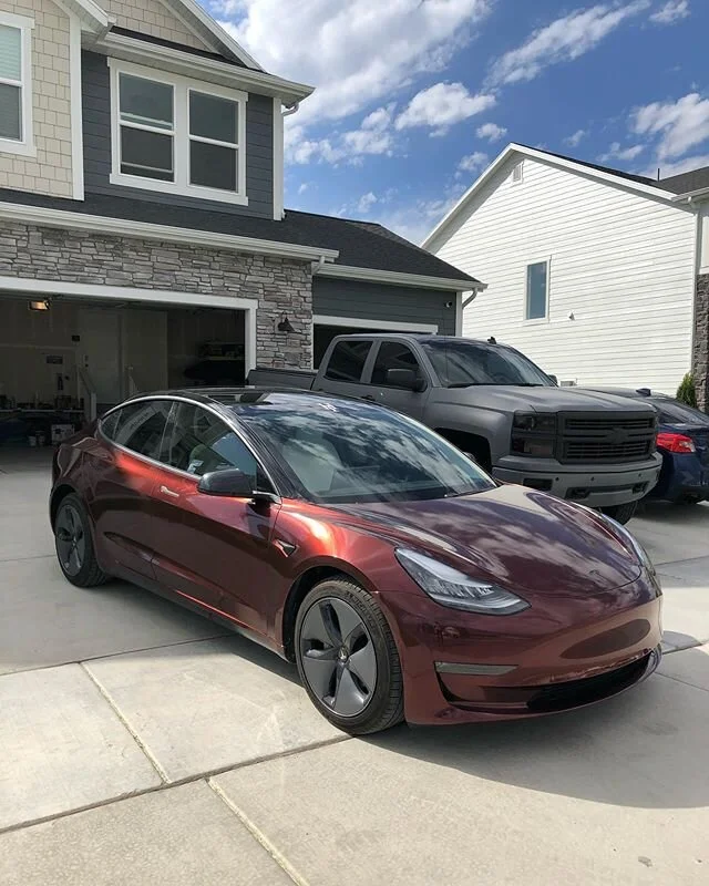 Full wrap on @pudge_the_m3 from white to red black iridescent😨🔥 swipe right to see the before pics !! Dm for business inquires 
#tesla #colorshift #fombanation #wraps #performance #fast #model3 #vinyl #vinylwrap #redblackiridescent