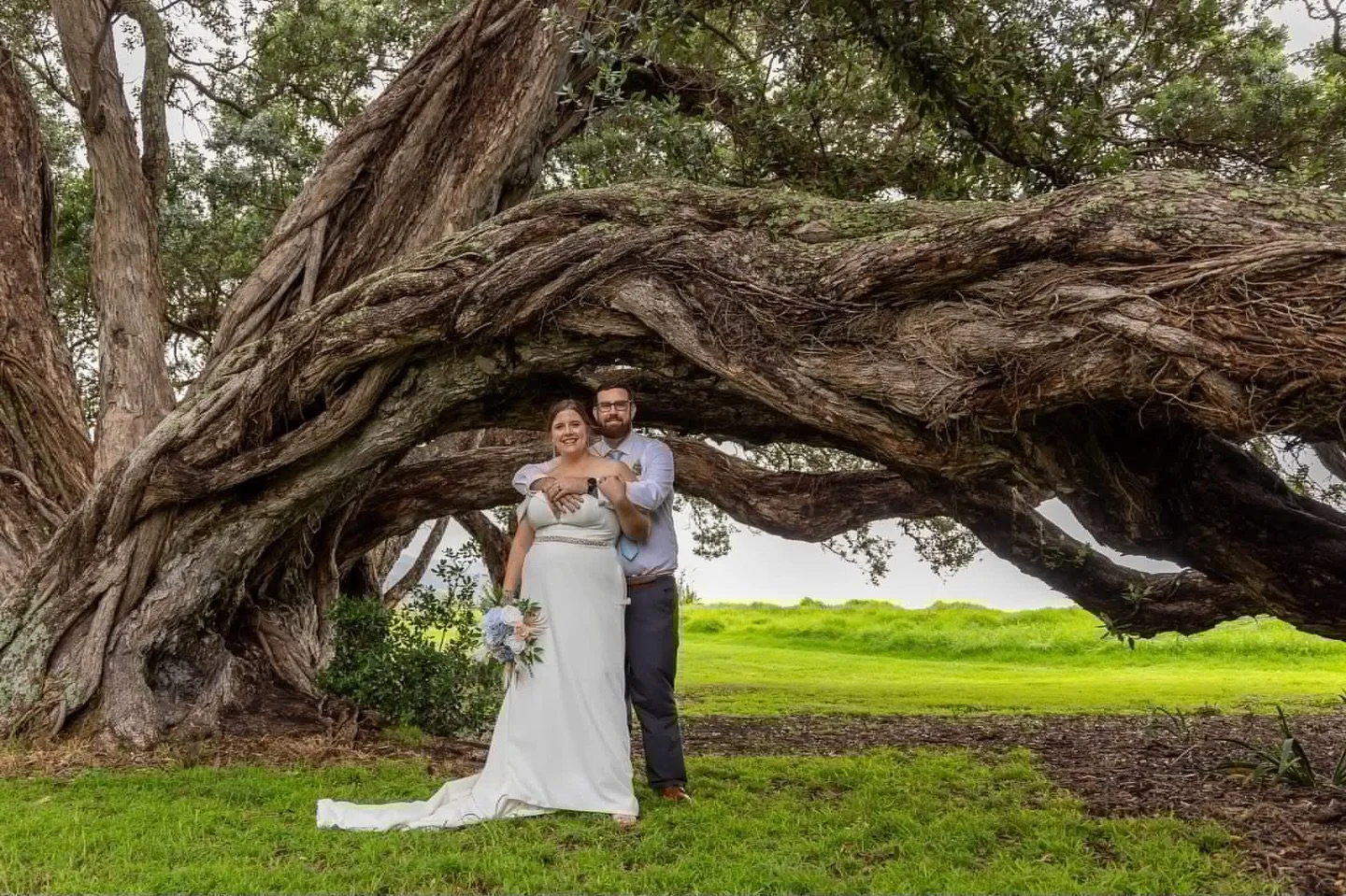 LOVE this mega ancient pohutukawa, featuring these two, freshly married! 
🌿🌿🌿
www.lushphotographynz.co.nz
@lush_photography_nz 
🌿🌿🌿