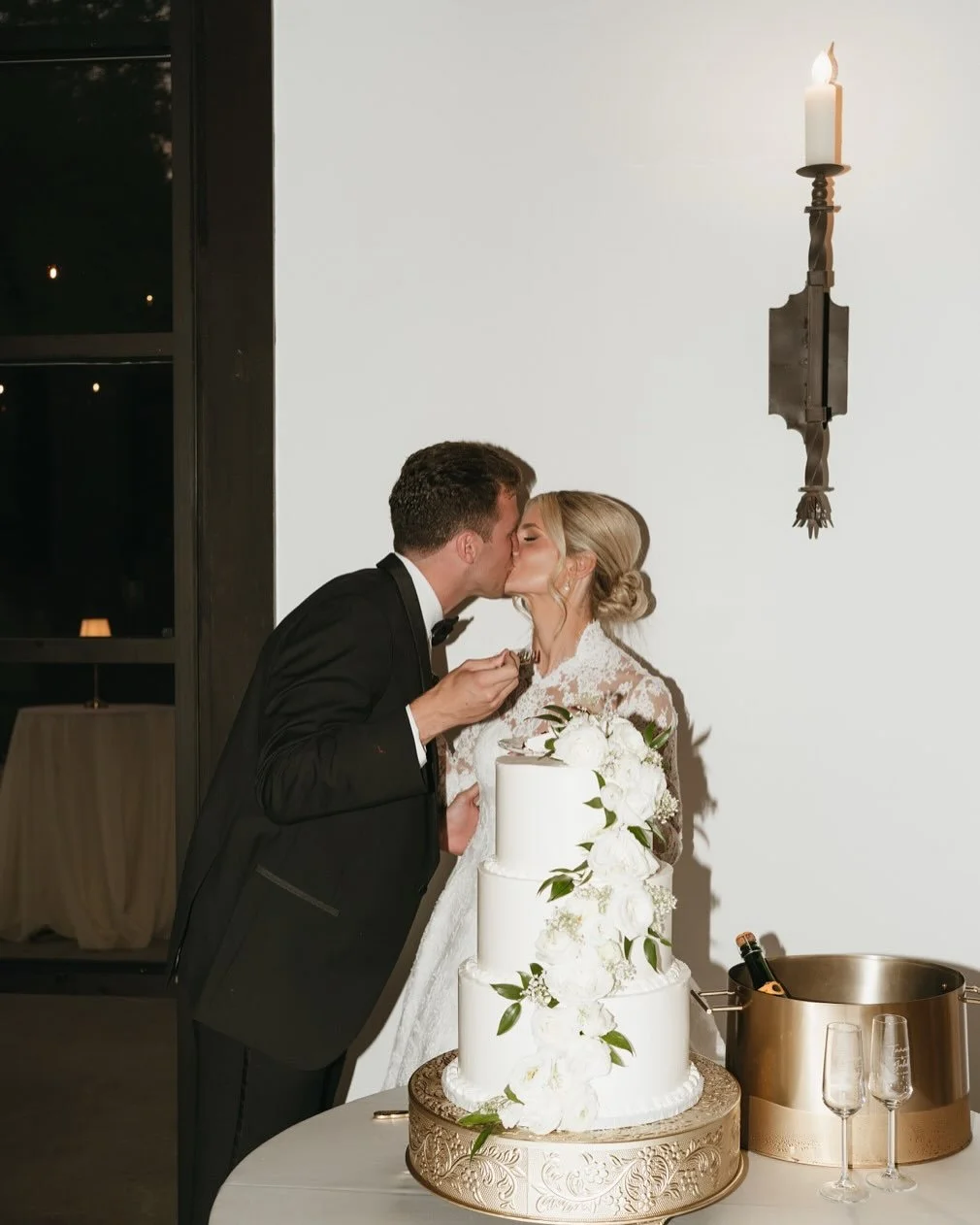 Tamara + Jakob

Venue: @howe_farms 
Planner: @beforethevows_ 
Florist: @bloom_andblossoms 
Photography: @coastalroads 
Linens: @whitetable_specialtylinens 
Rentals: @thecopperquail, @lumadesigns @alphalitchattanooga 
Hair/makeup: @chopchop.beautyclub