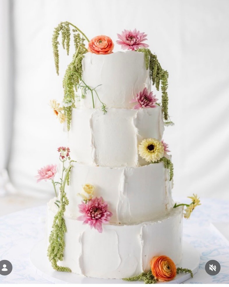 Congratulations Audrey + Alex

Venue: The Hunter Museum of American Art 
Planner: @carmentaylorweddings 
Florist: @budfloralandhome 
Photographer: @sarahlaraephoto 
Decor Rentals: @lumadesigns