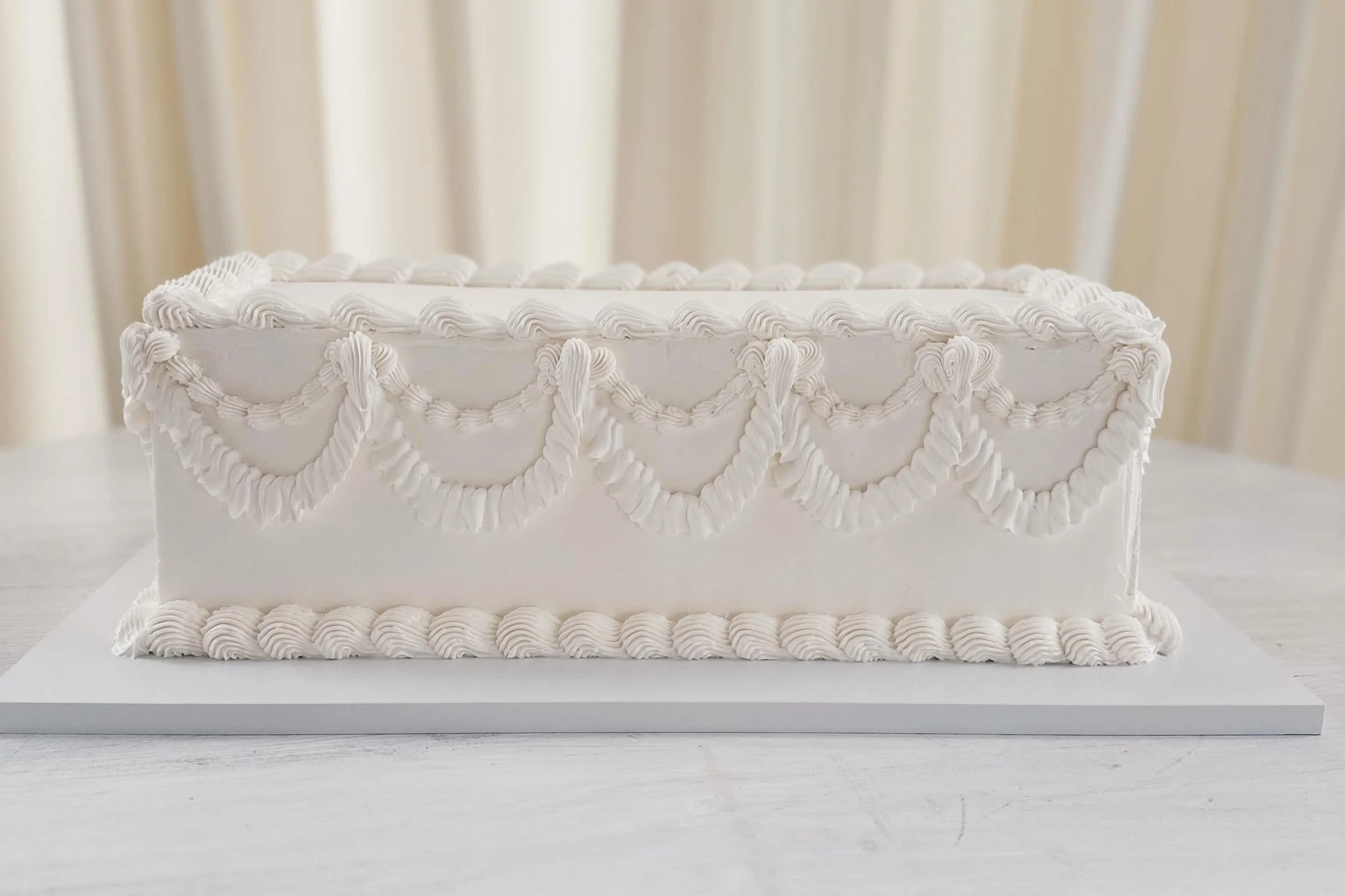 Table Runner Cake

Venue: @howe_farms 
Planner: @haleygraceevents_co