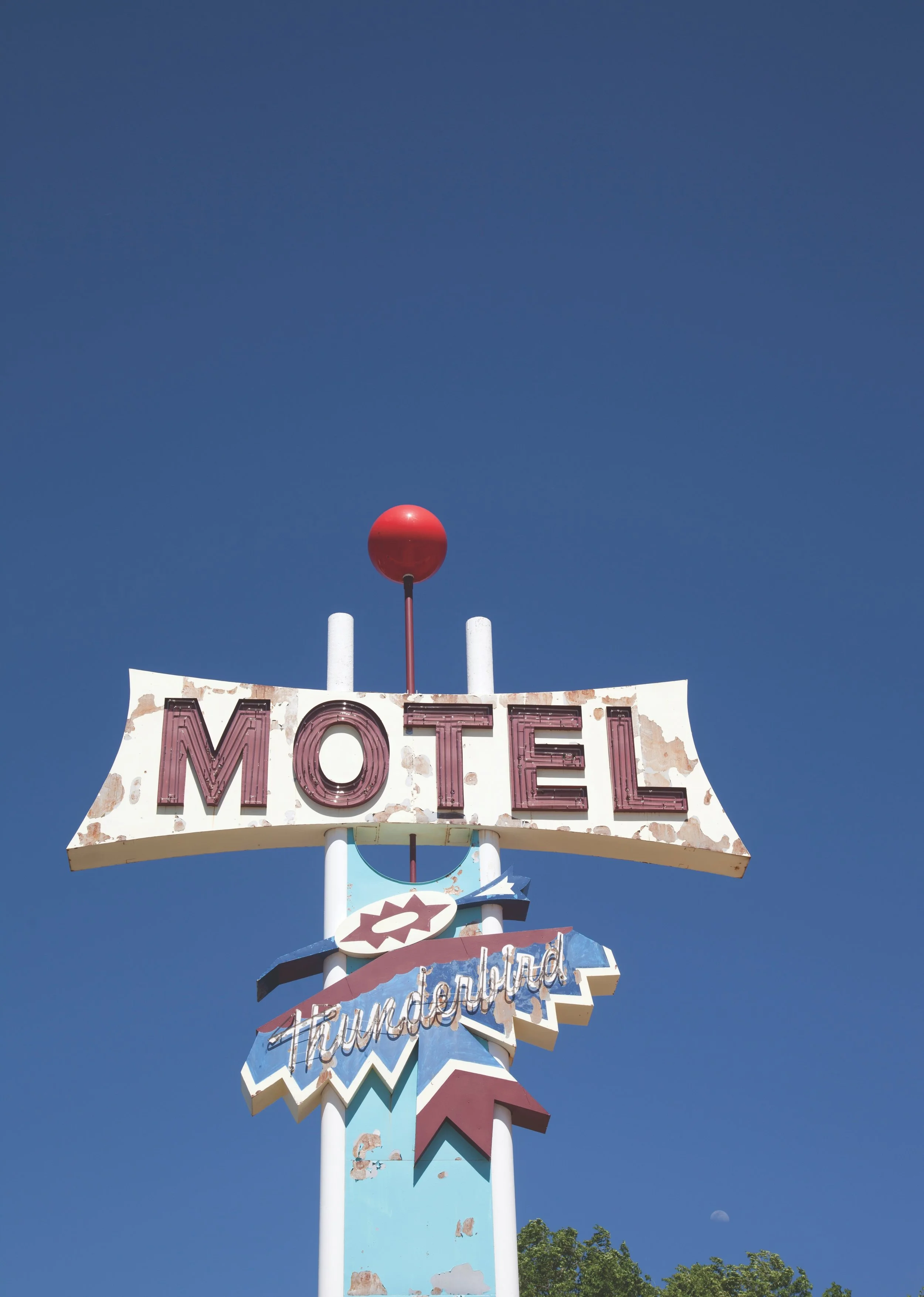 3-Moon Motel.jpg