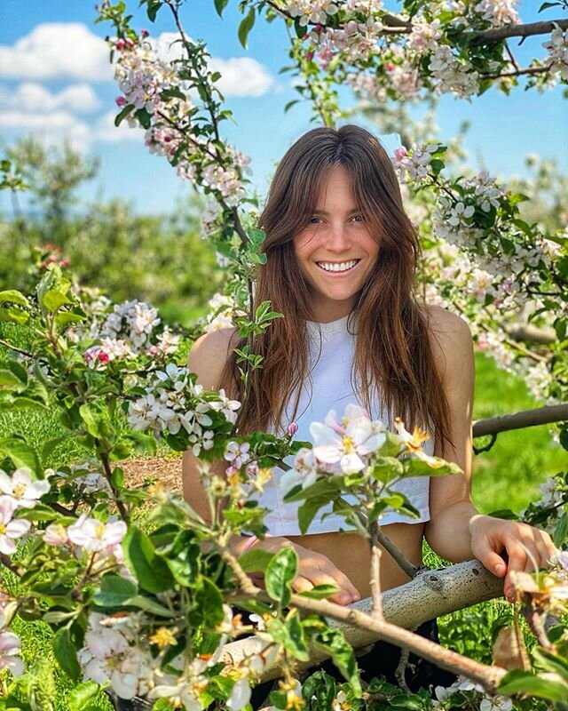 How lucky are we that Mother Nature shares her flowers with us...🌸
#flores #flowers #happymay #goldenhour #gratefulfornature #naturaleza #mothernature #orchards #homesweethome #dulce #floresymiel #mamasagoodphotographer