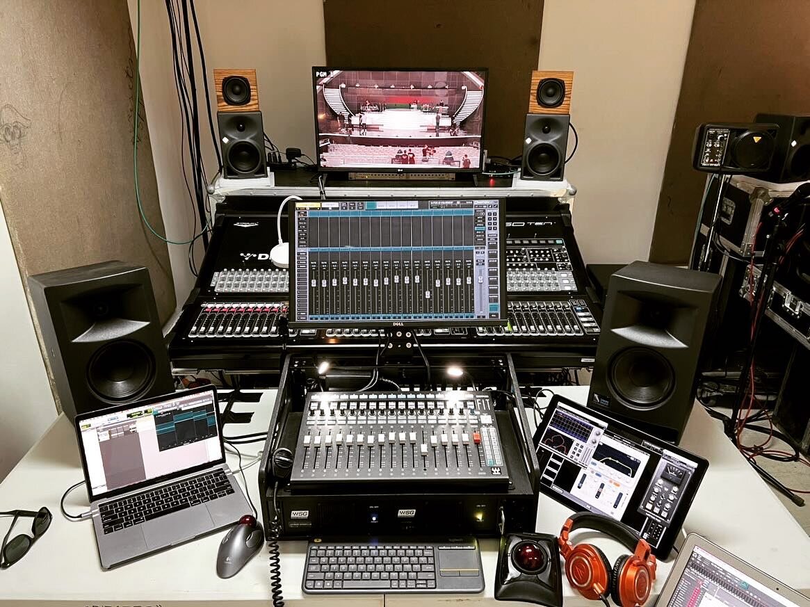Jedi master @johnbuitrago1 &lsquo;s setup for @karolg &lsquo;s broadcast mix at @festivaldevina2023chile ✨✨
it was also a low-key masterclass in live mixing 😮&zwj;💨🔥🔥