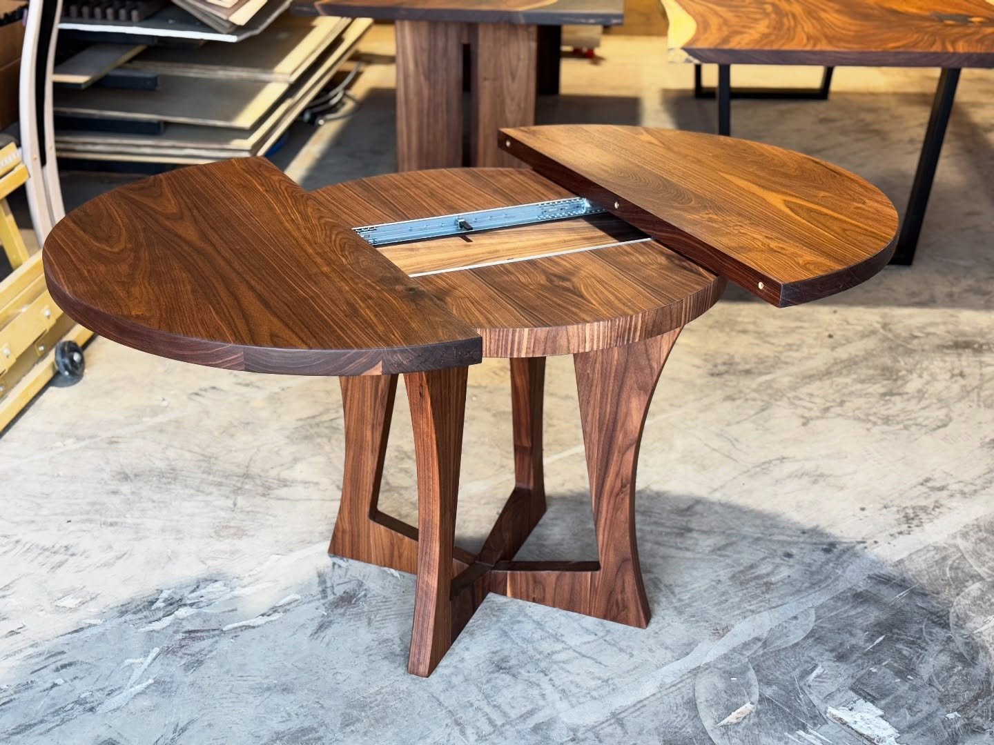 Custom &lsquo;Trento&rsquo; extension table.
This style is becoming a popular one.
Pictured in solid Walnut. 36&rdquo;diameter with a 20&rdquo; extension. Perfect to seat 4/6
&mdash;&mdash;&mdash;
@kiwiwoodshop
&mdash;&mdash;&mdash;
#customfurniture 
