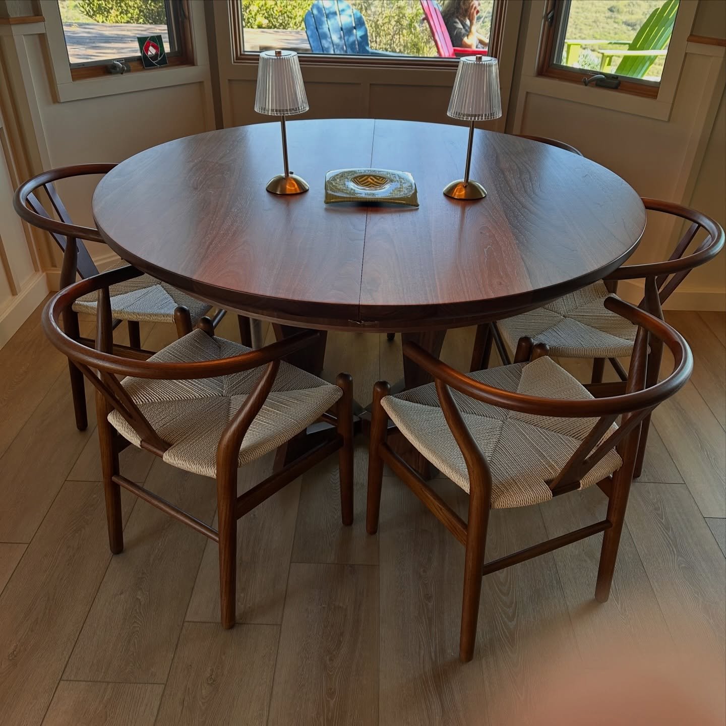 Photos in from our client!
This &lsquo;Salerno&rsquo; round extension table all set up in its new home. The chairs are a perfect match!
Another piece we wrapped up right before Xmas.
54&rdquo; diameter with a 20&rdquo; extension.
In solid Walnut.
&md