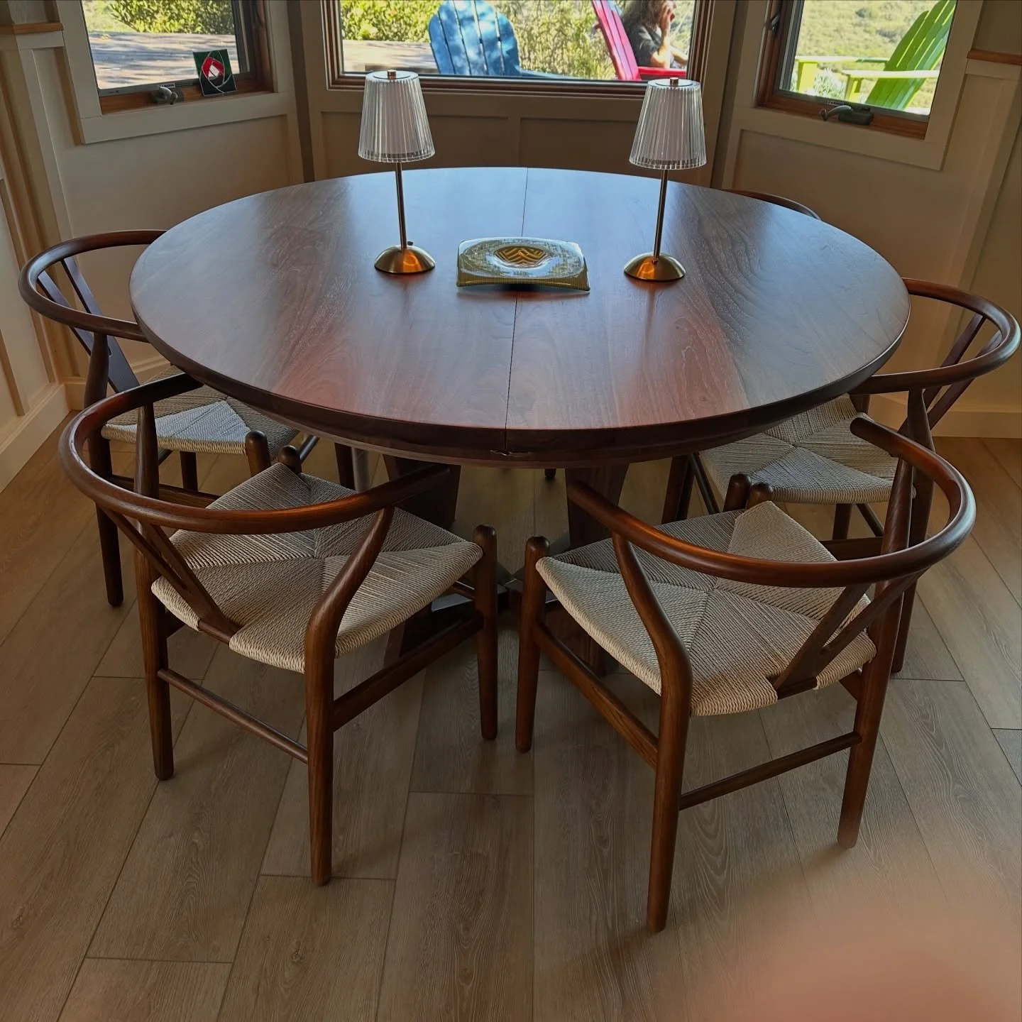 Photos in from our client!
This &lsquo;Salerno&rsquo; round extension table all set up in its new home. The chairs are a perfect match!
Another piece we wrapped up right before Xmas.
54&rdquo; diameter with a 20&rdquo; extension.
In solid Walnut.
&md