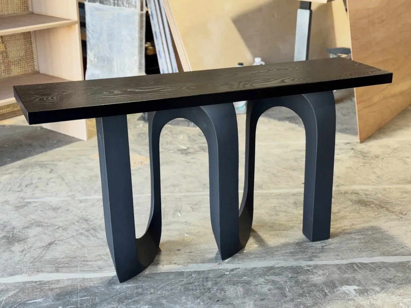 Fun little entry console.
Blackened Ash.
Paired with the wiggle base from @flowyline_design
Dimensions- 60x18&rdquo;x30&rdquo;
&mdash;&mdash;&mdash;
@kiwiwoodshop #consoletable #entrytable #customfurniture #kiwiwoodshop #ebonytable