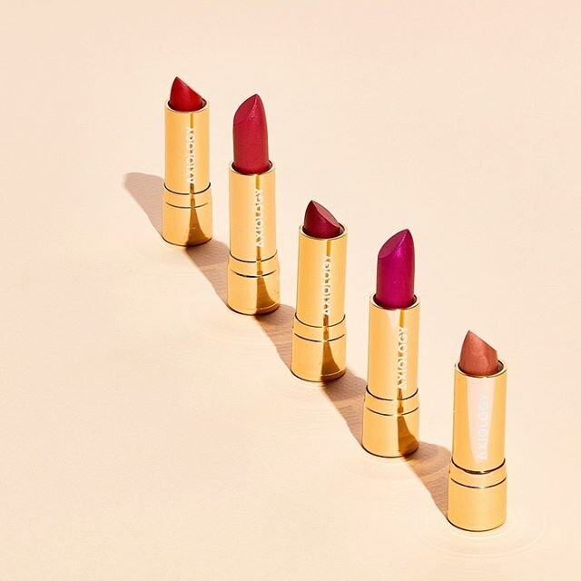 While the city is still I thought to showcase some still life I shot recently for @prettywellbeauty they are an amazing online store selling clean beauty products and 100% woman owned! /
@axiology_beauty /
Art Direction @lisa.mccaffrey.nyc @kisscutcr