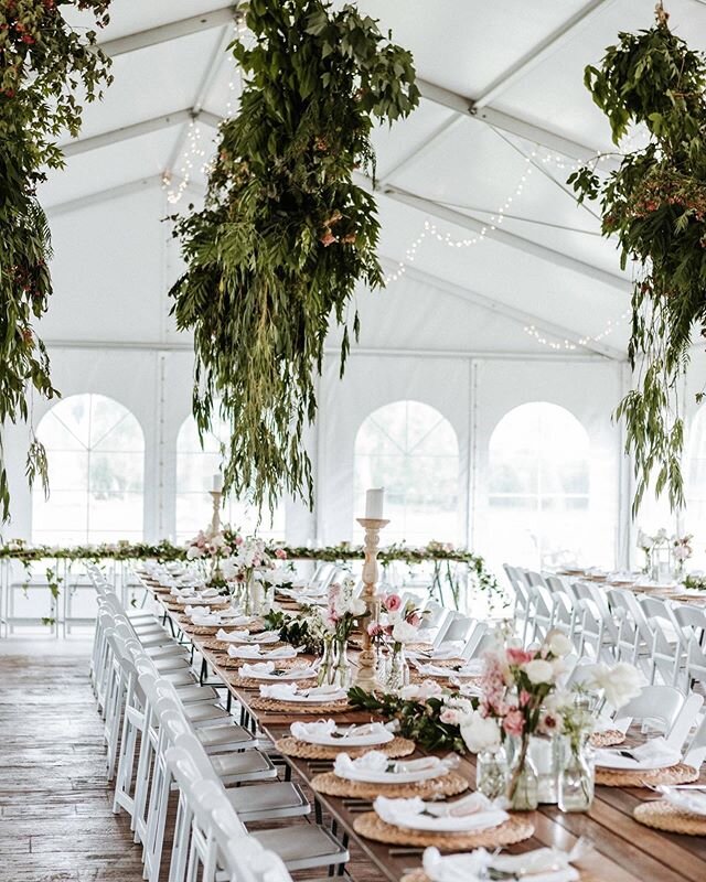 Perfect lines of our @heartandtimber dining tables at @terara_riverside_gardens by @red_berry_photography &bull; florals and styling by @piccoloandpoppi