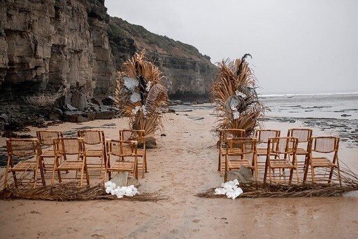 Sandy feet and salty air, perfect combo for our @heartandtimber bamboo chairs! 
Florals and styling @nunuau 
Photo @michaelboylephotography