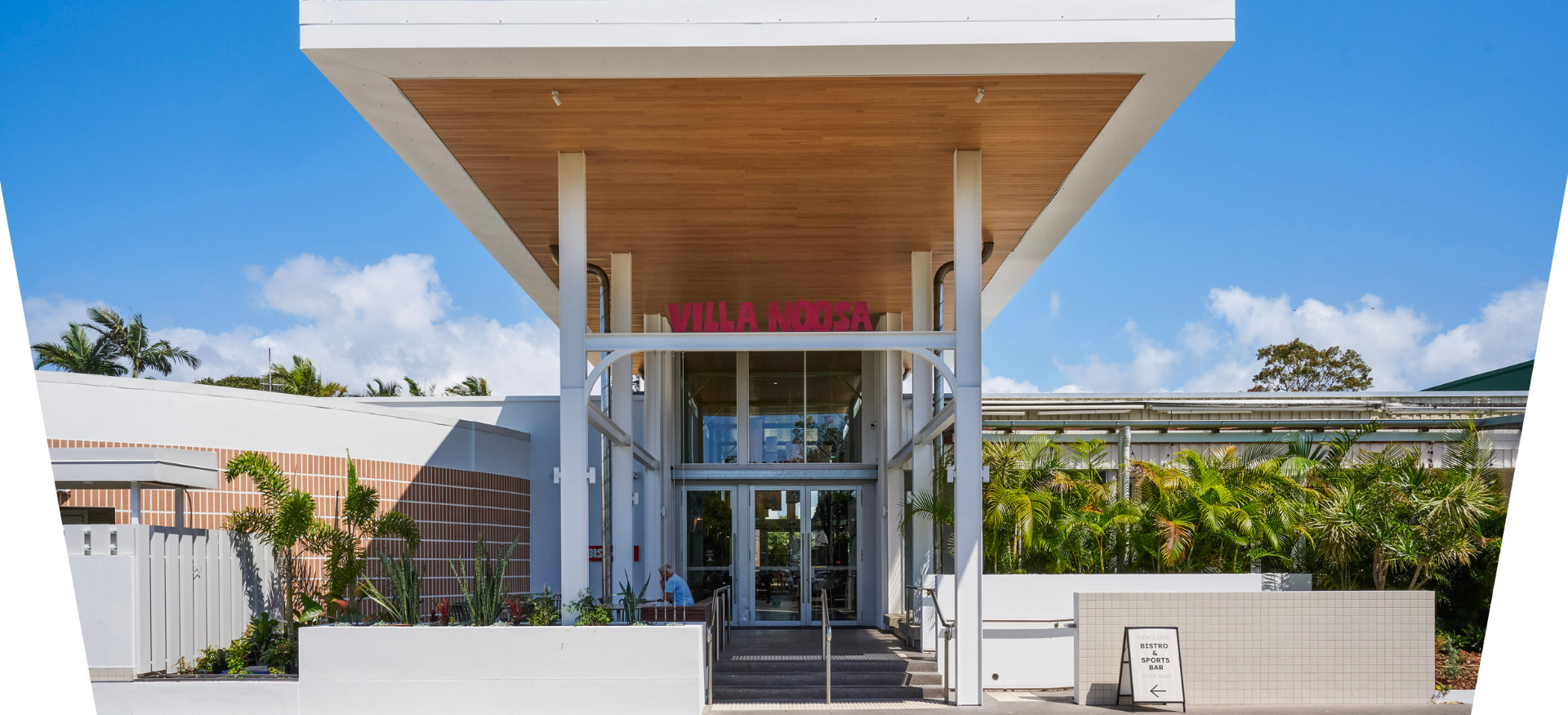 Villa Noosa Background.png