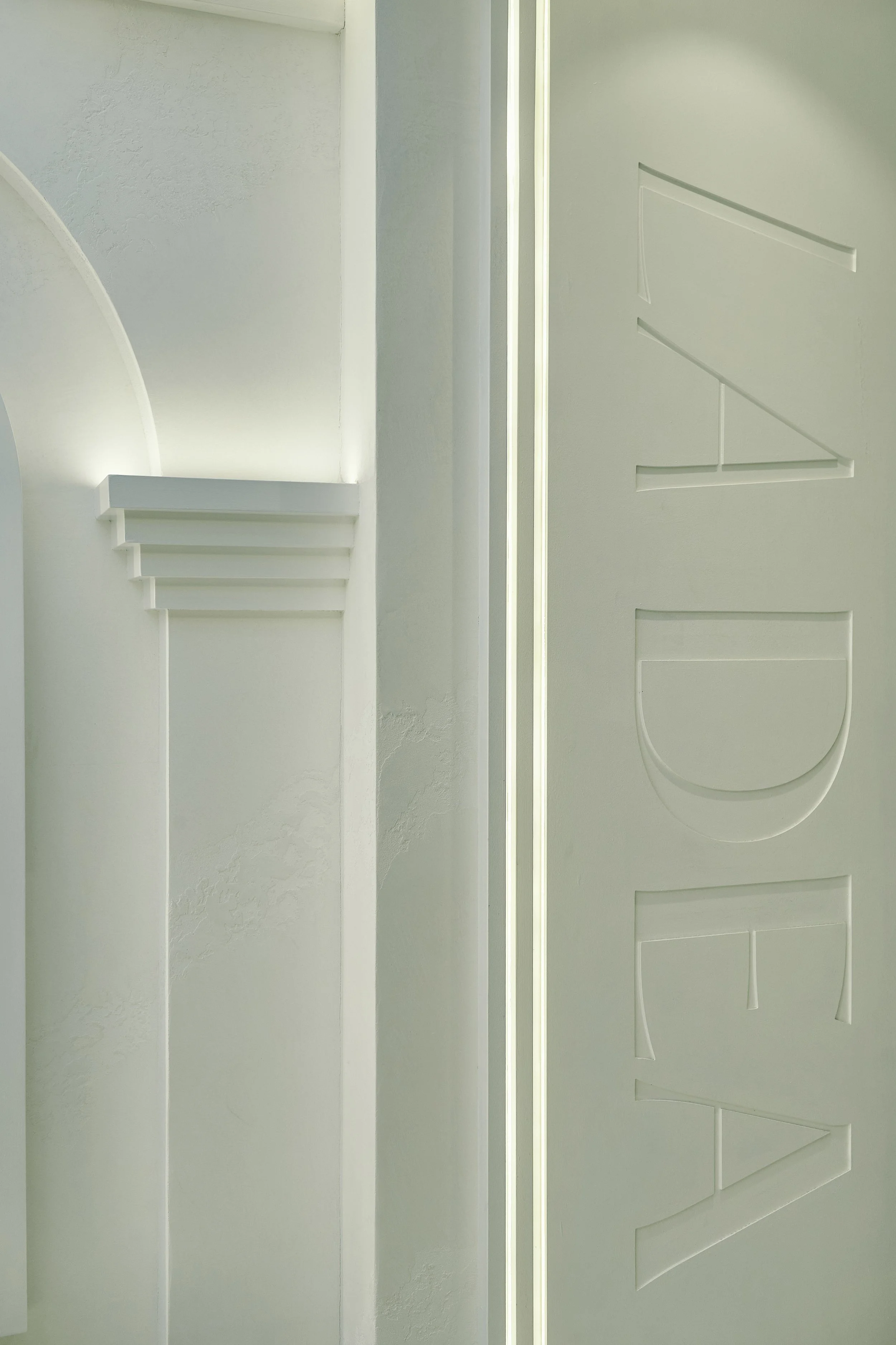 LADEA08.jpg