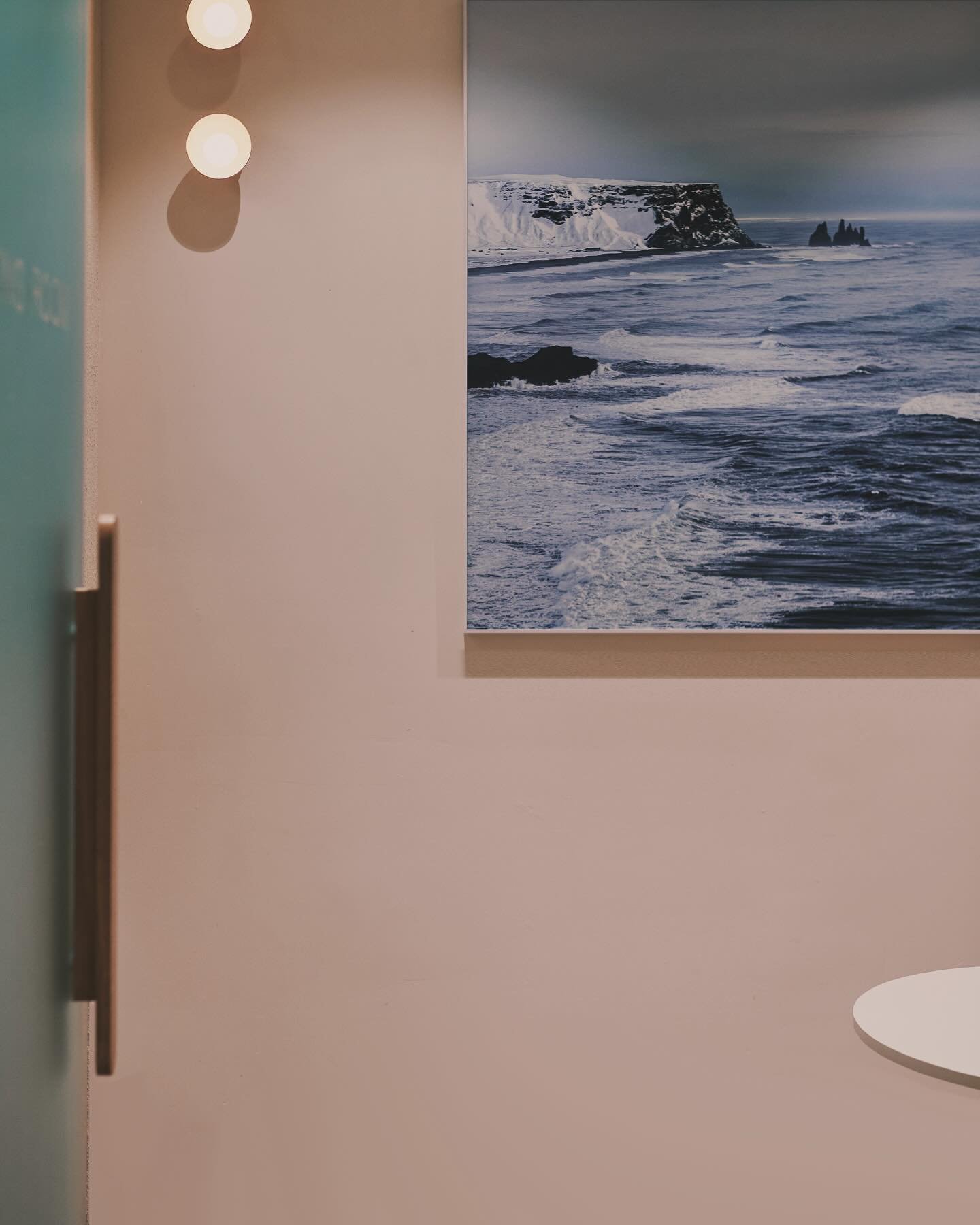 Ya Beauty is the exclusive distributor of Dr. Scalp products in Australia. At our Miranda location, we&rsquo;ve created a serene, cave-inspired retreat designed to help clients relax and achieve the best results from their treatments. The space featu