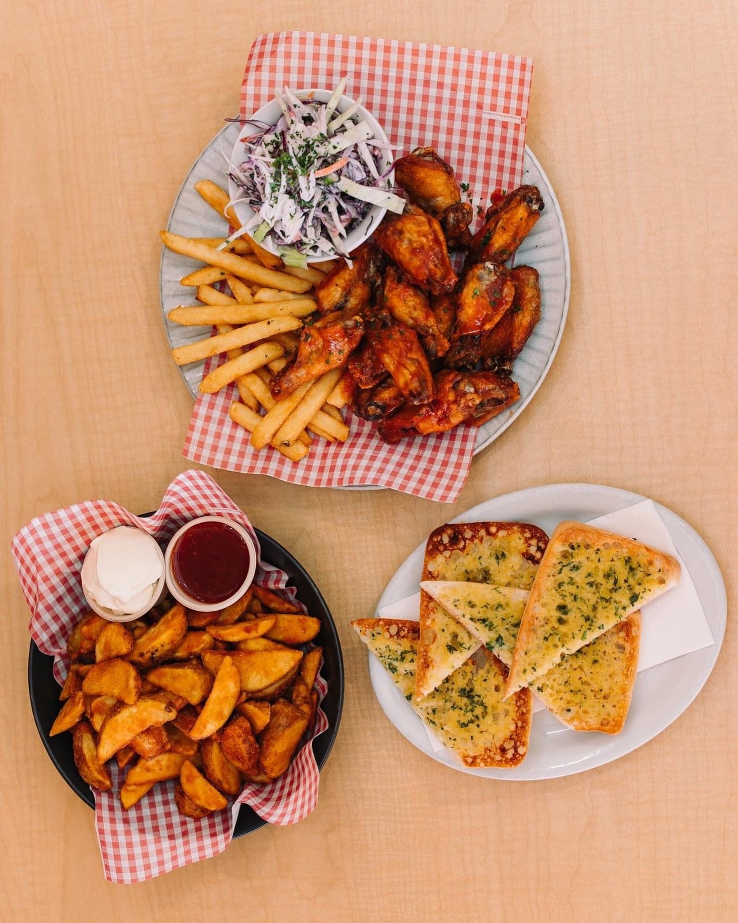 Pick your starter! 🤔

Garlic bread, wedges, wings... or maybe all three? 😋

Book here to get yours via the link in our bio!
