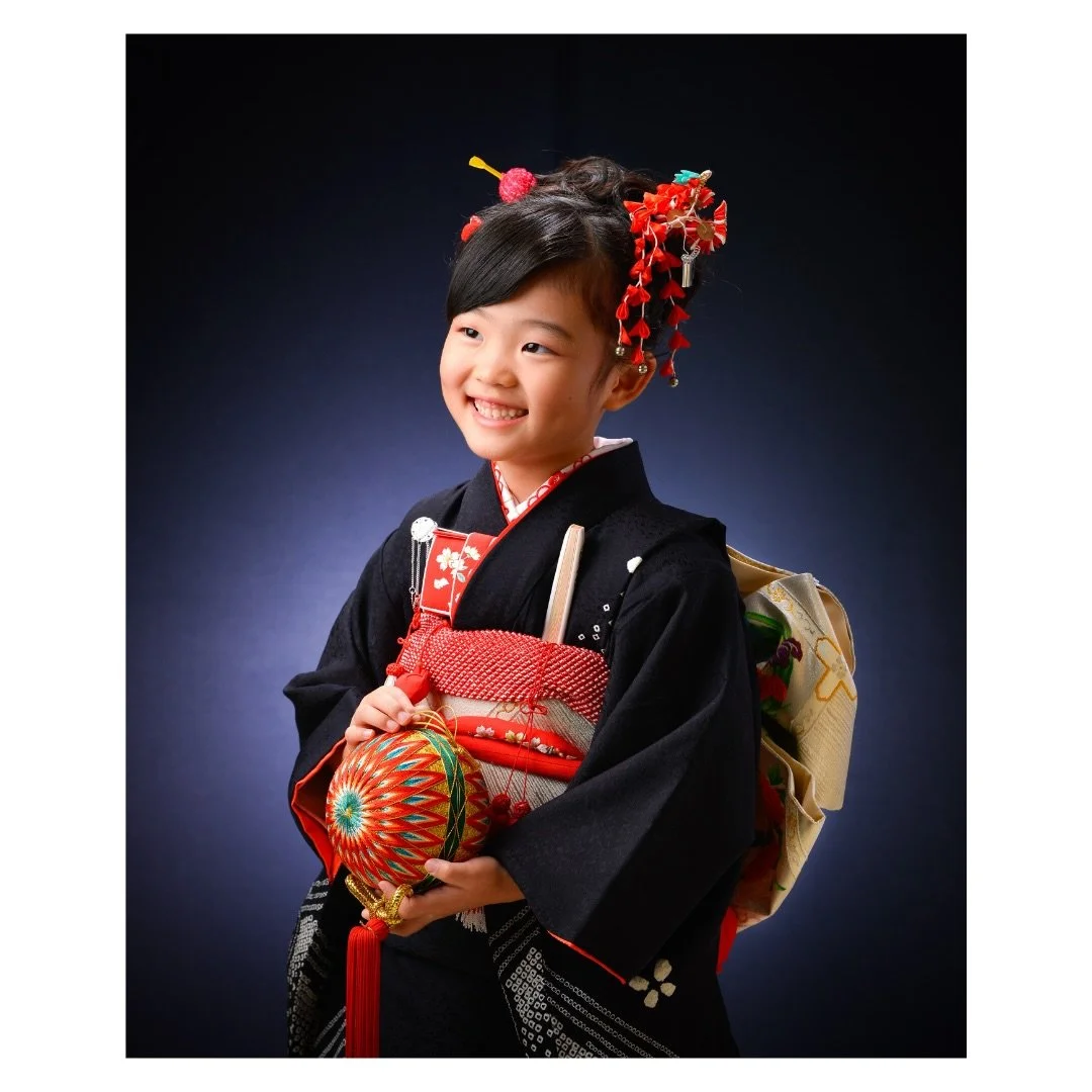 .
いつも大事な節目の度にお越しいただいているお客様✨️
今回はお姉ちゃんの七五三📸
すっかりお姉さんになって、ポージングも表情管理も
とてもお上手でした😳👏🏻

______________________________

ご予約はHP、DM、お電話にて
@kobayashi_1913 
0258-32-0974

受付時間  10:00〜18:00
定休日  毎週木曜日・第二第四水曜日

長岡駅徒歩3分
______________________________

#写真館こばや