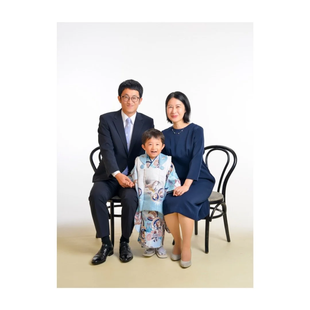 .
3年前に婚礼の撮影でお越しいただいたご夫婦が
お子さんの七五三でお越しくださいました😳
⁡
奥様は子供の頃ご自身の七五三でもご来店いただき
親子揃って撮影させていただけてとても感慨深いです✨️
これからもご家族の成長を紡いでいける
写真館でありたいなと改めて感じました📷️🫧
⁡
____________________

ご予約はHP、DM、お電話にて
@kobayashi_1913
0258-32-0974

受付時間  10:00〜18:00
定休日  毎週木曜日・第二第四水曜日
