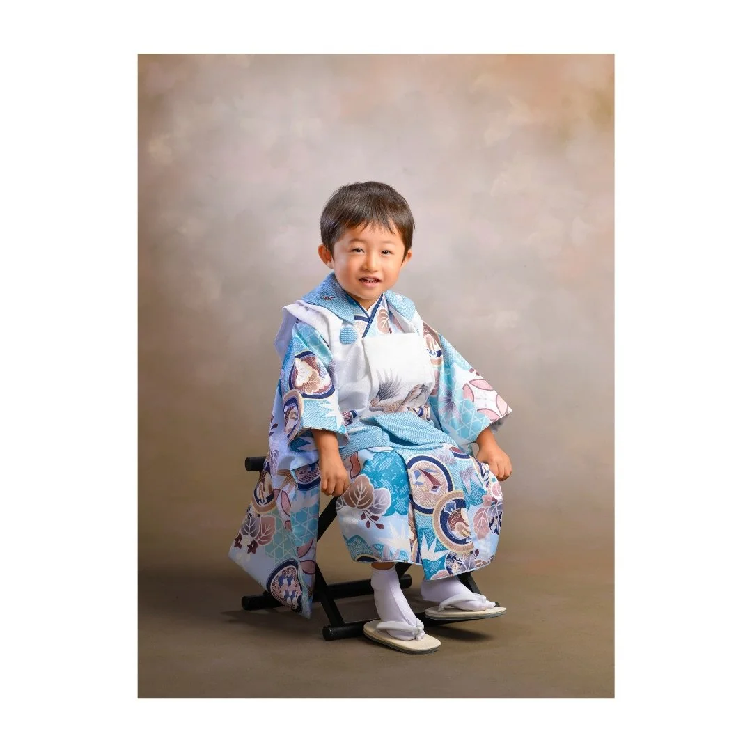 .
初めてのお着物でちょっぴり緊張気味でしたが
最後は可愛らしい笑顔を見せてくれました☺️
また遊びにきてね〜〜！！👋🏻‪
⁡
____________________

ご予約はHP、DM、お電話にて
@kobayashi_1913
0258-32-0974

受付時間  10:00〜18:00
定休日  毎週木曜日・第二第四水曜日

長岡駅から徒歩3分

____________________

#写真館こばやし #フォトスタジオ #長岡
#写真館 #長岡市写真館 #七五三 #七五三撮