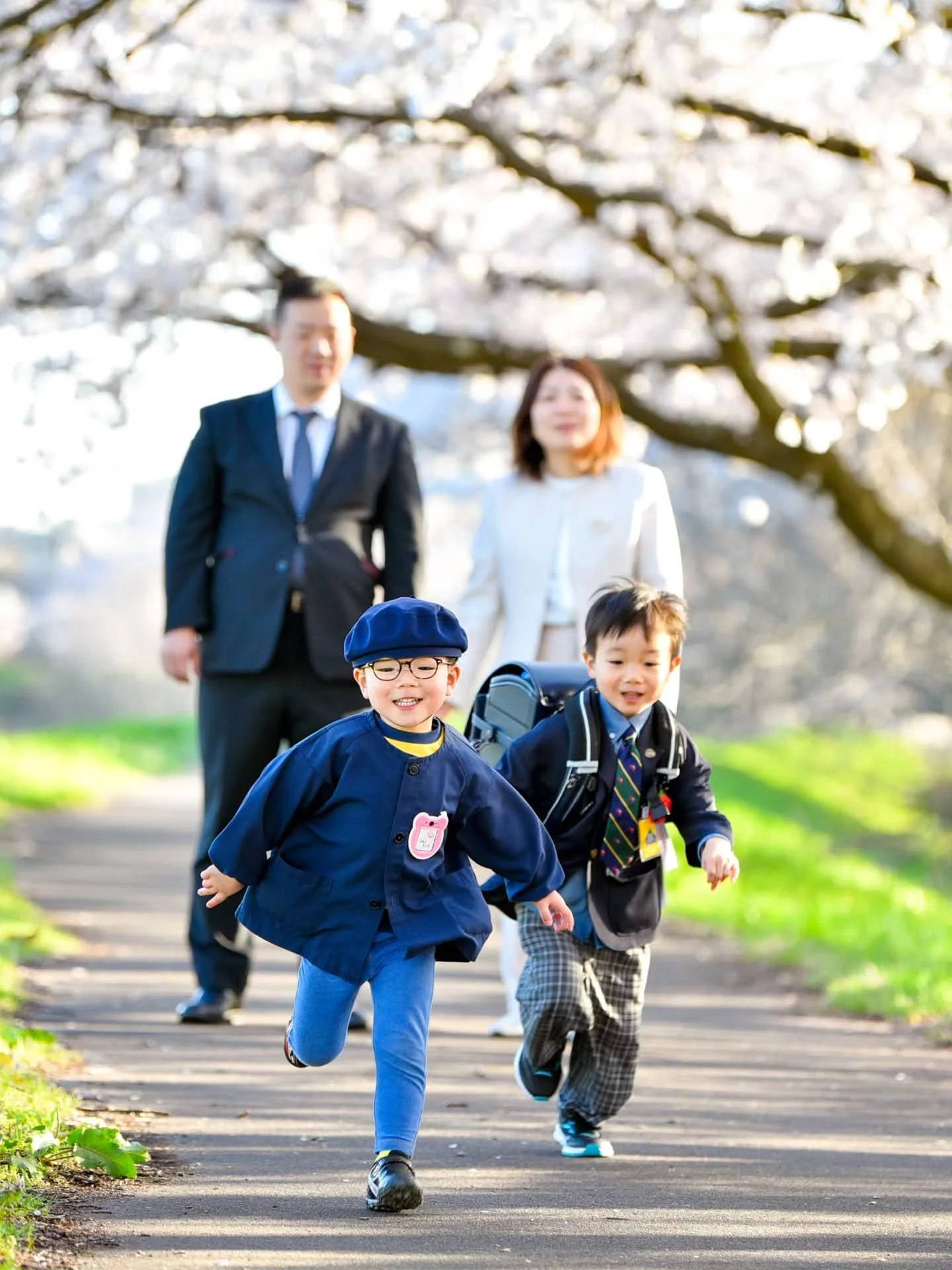 .
元気いっぱいの入学桜フォト🌸☺️
夕日の優しい光が桜を照らし、みんなの笑顔を暖かく包んでくれるようでした🌄

#写真館こばやし #ロケーションフォト #ファミリーフォト #新潟家族写真 #長岡フォトスタジオ 

____________________

〇長岡ロケーション撮影〇

日常を特別な日に
あたたかく優しい色で思い出を残します🌸

【ご予約方法】
DMまたはHPからご予約ください。

____________________