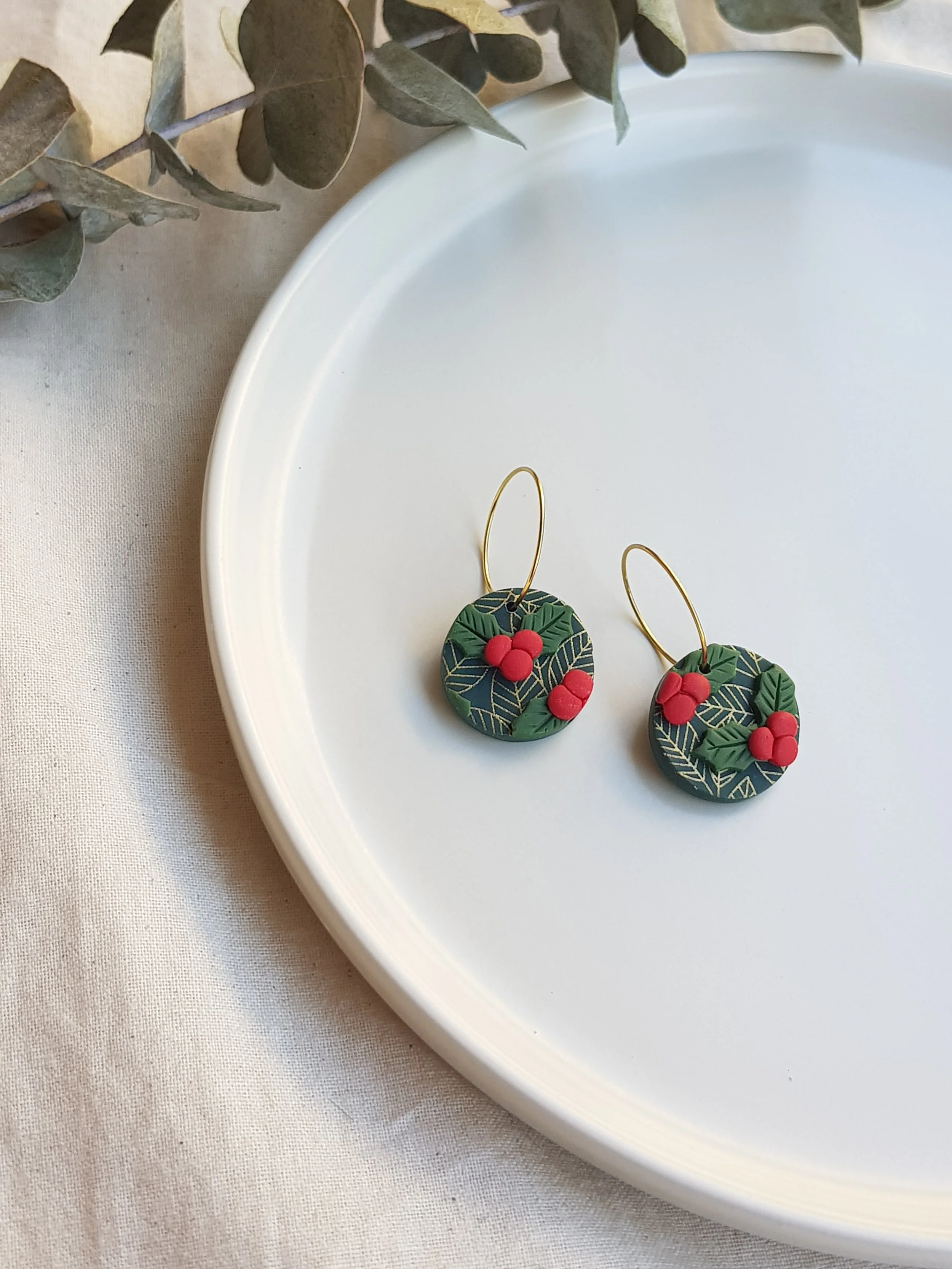 Dewdrop Dangles (S) in "Festive Holly"