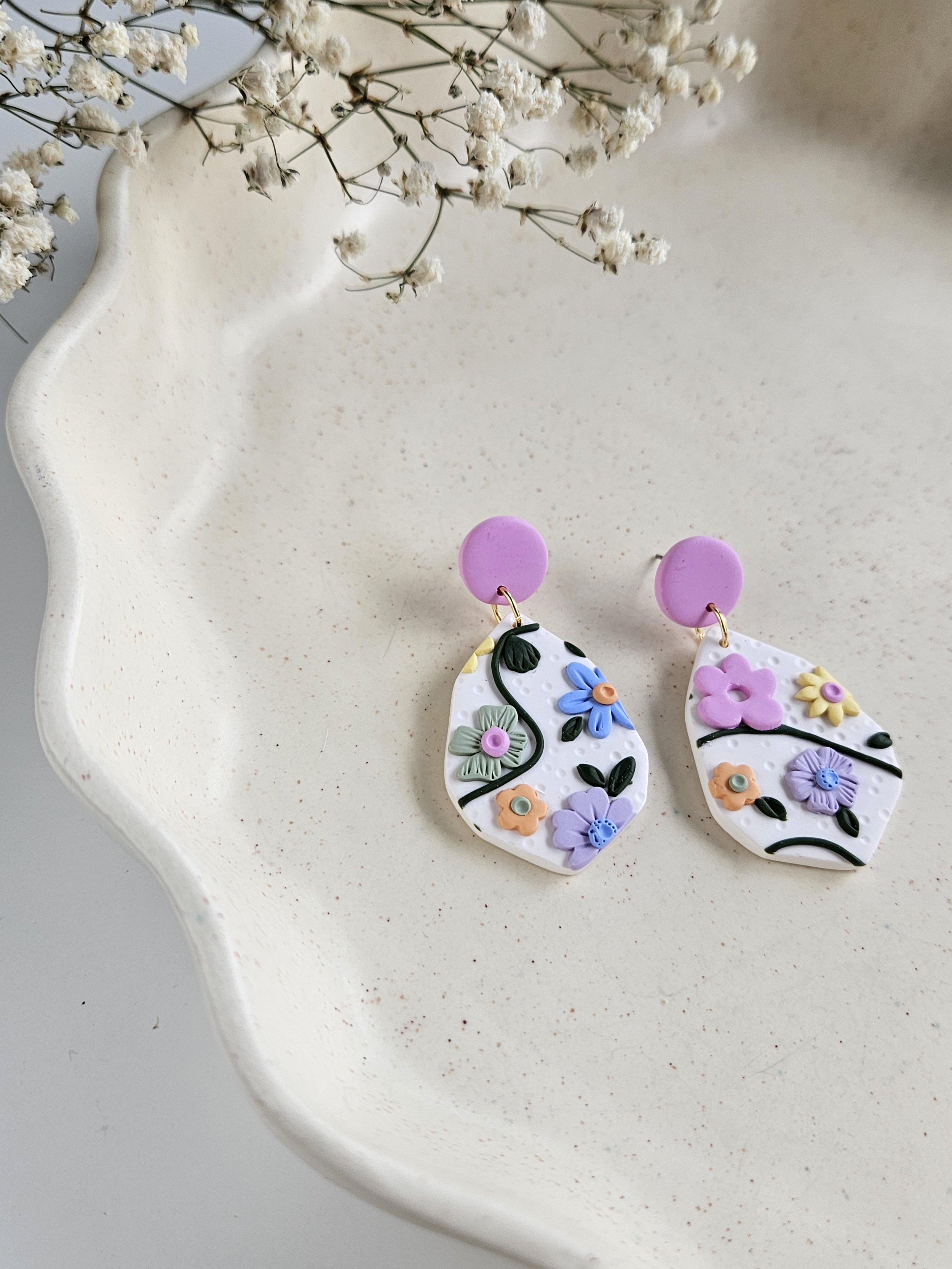 Onica Dangles in "Secret Garden"