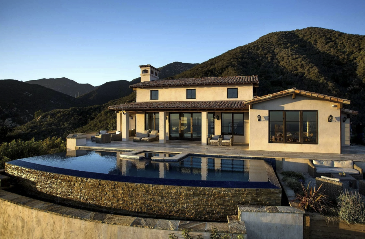 Monochrome Earth: The Color Palette of Modern Haciendas as an Artistic Statement