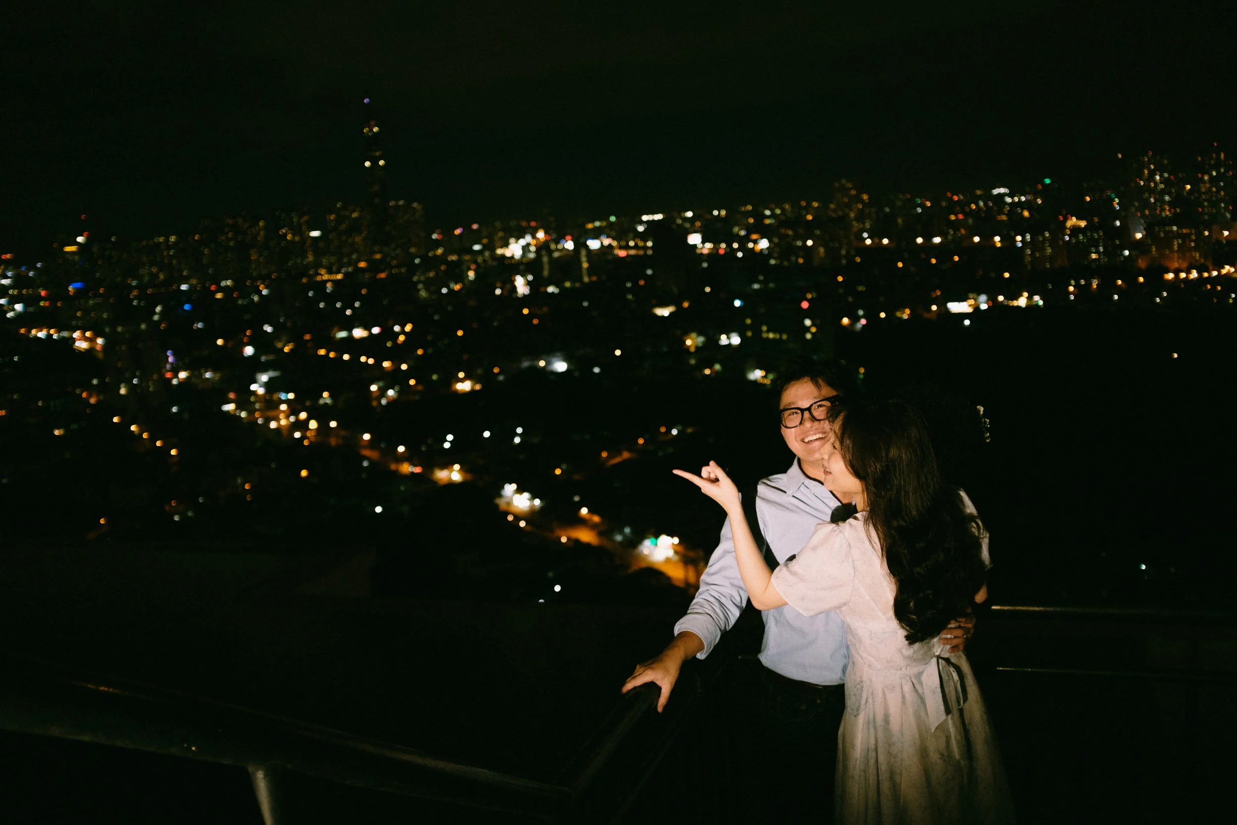 Tú & Ái, Night Session in Sài Gòn — Pham Si Luan Photography (8)