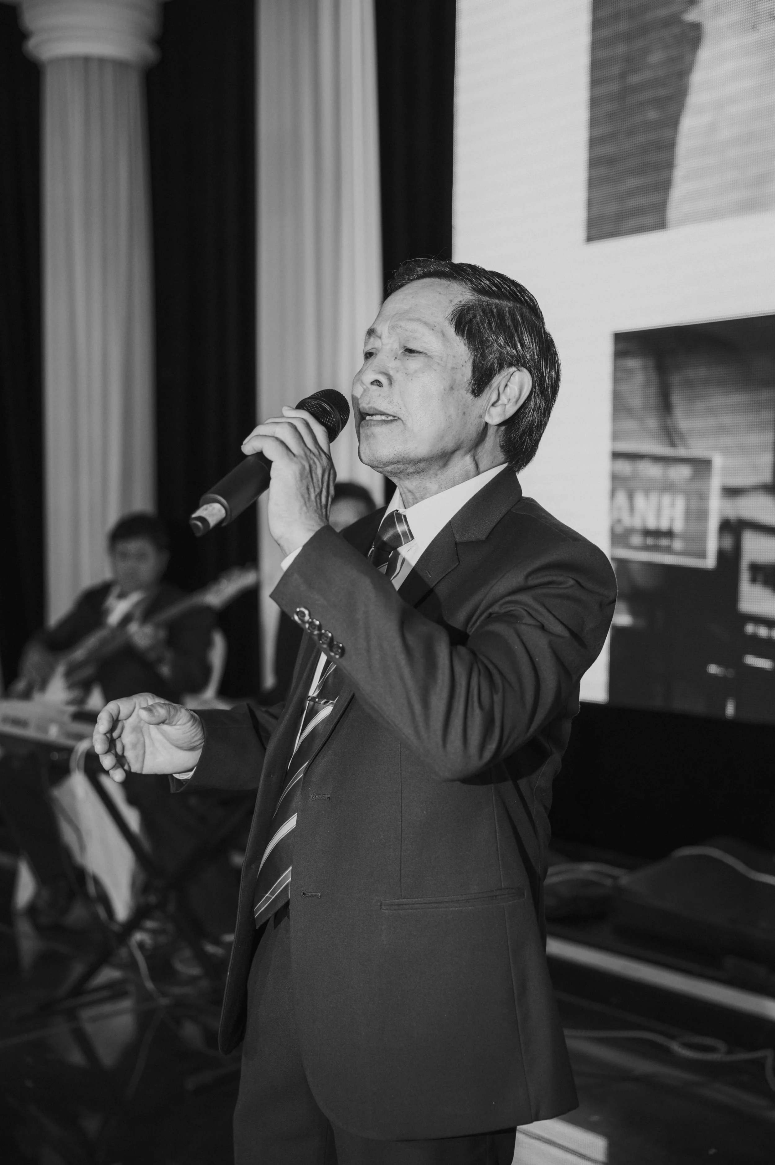 Huy & Huyên, Tiệc Báo Hỷ Sài Gòn — Pham Si Luan Photography (109)