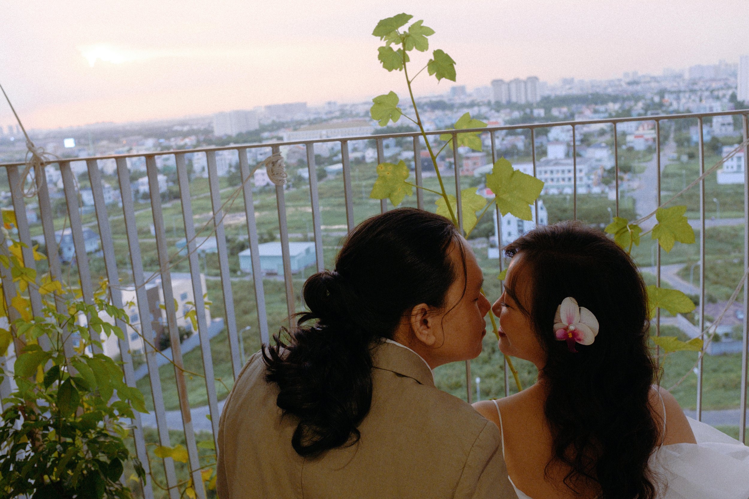 Thảo & Lâm, Pre-wedding Session at Home in Sài Gòn — Pham Si Luan Photography (94)
