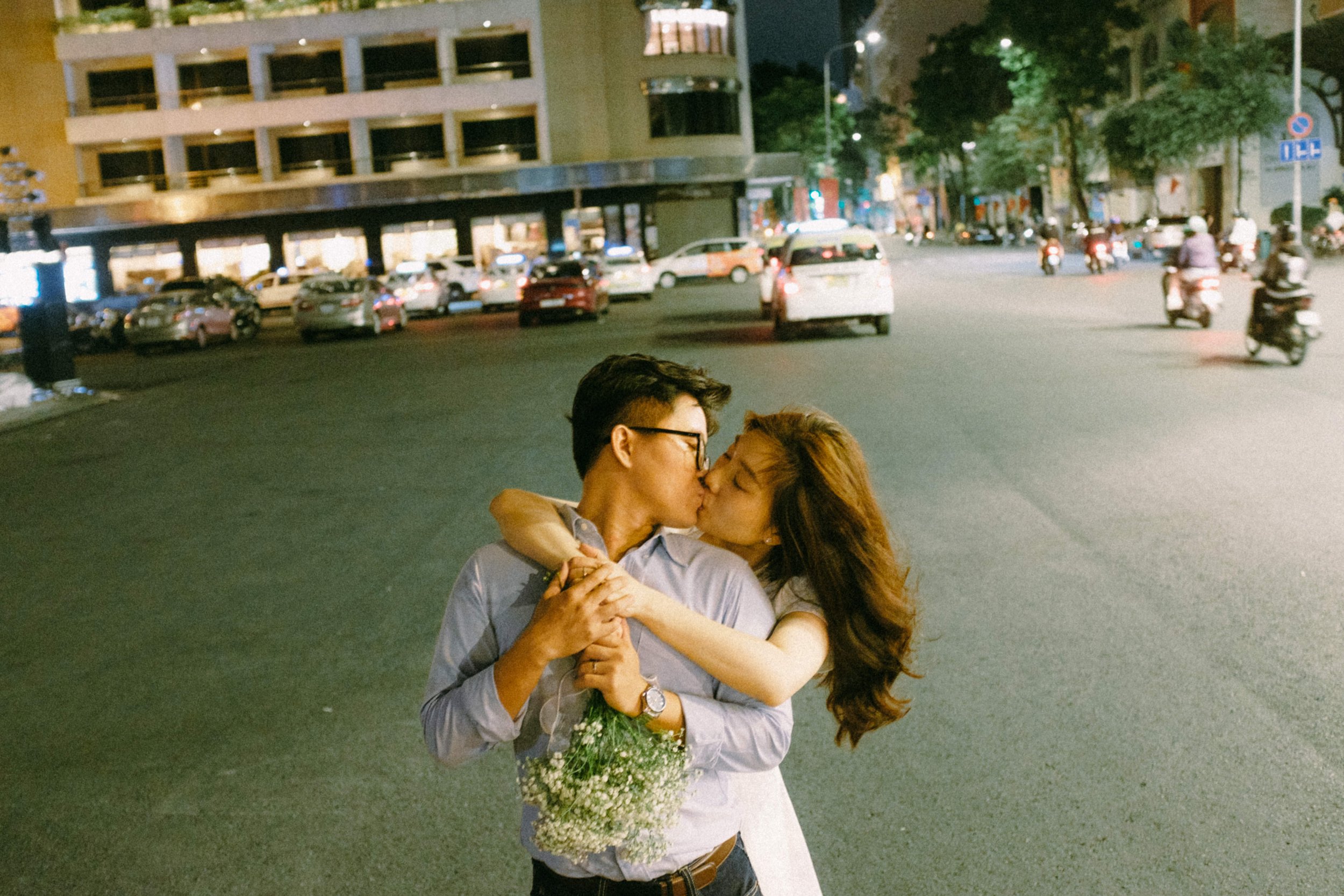 Tú & Ái, Night Session in Sài Gòn — Pham Si Luan Photography (28)