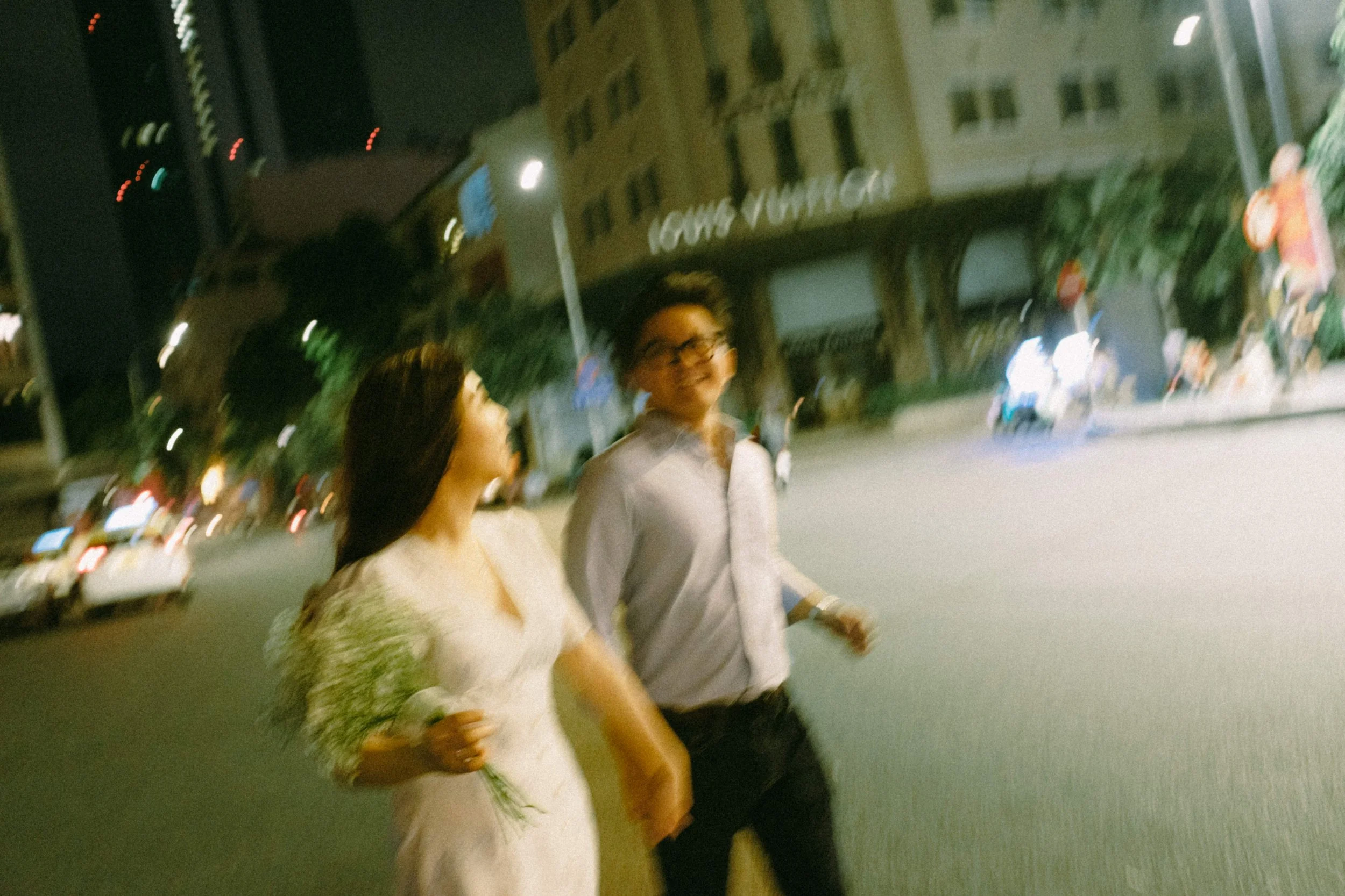 Tú & Ái, Night Session in Sài Gòn — Pham Si Luan Photography (24)