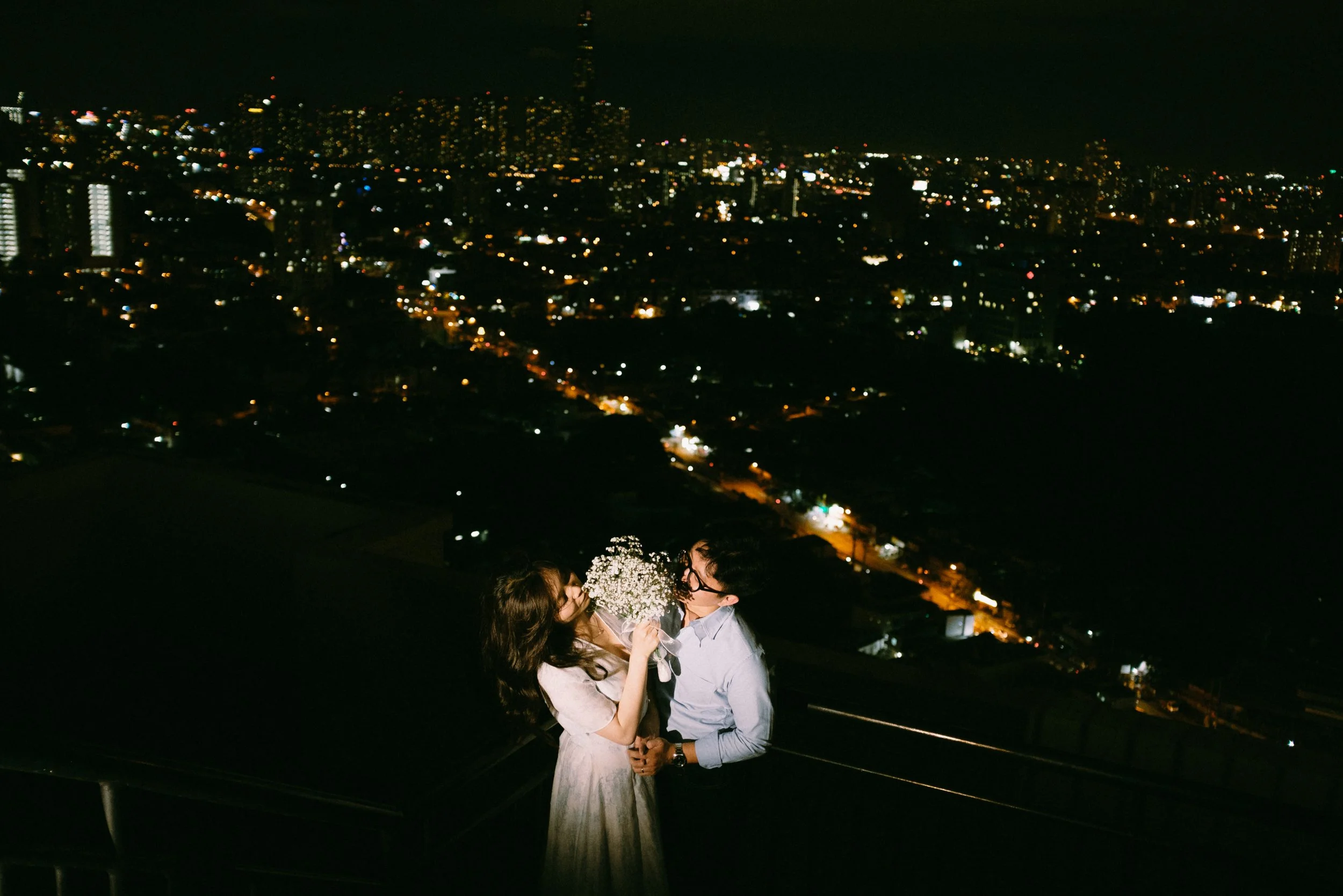 Tú & Ái, Night Session in Sài Gòn — Pham Si Luan Photography (10)