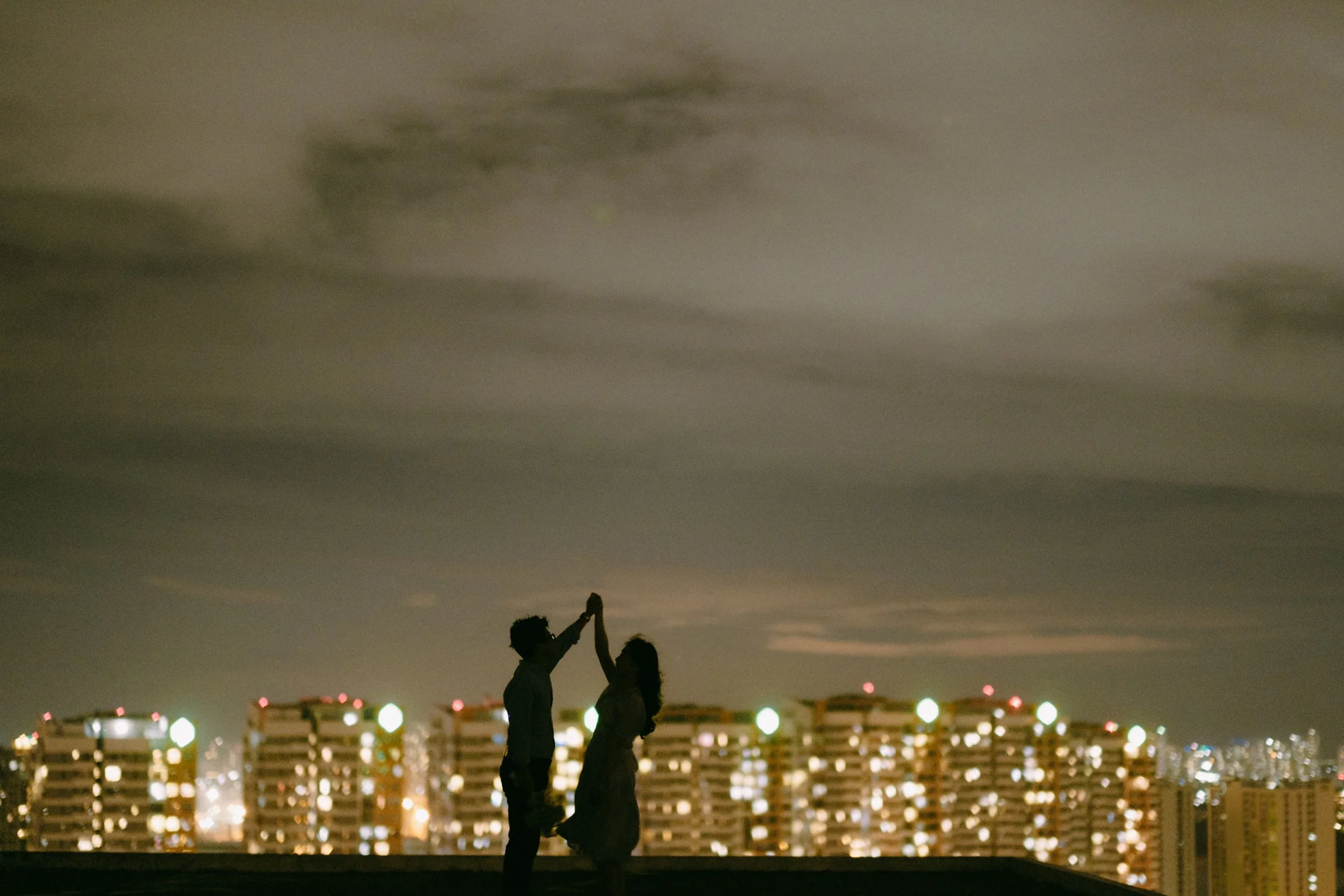 Tú & Ái, Night Session in Sài Gòn — Pham Si Luan Photography (13)