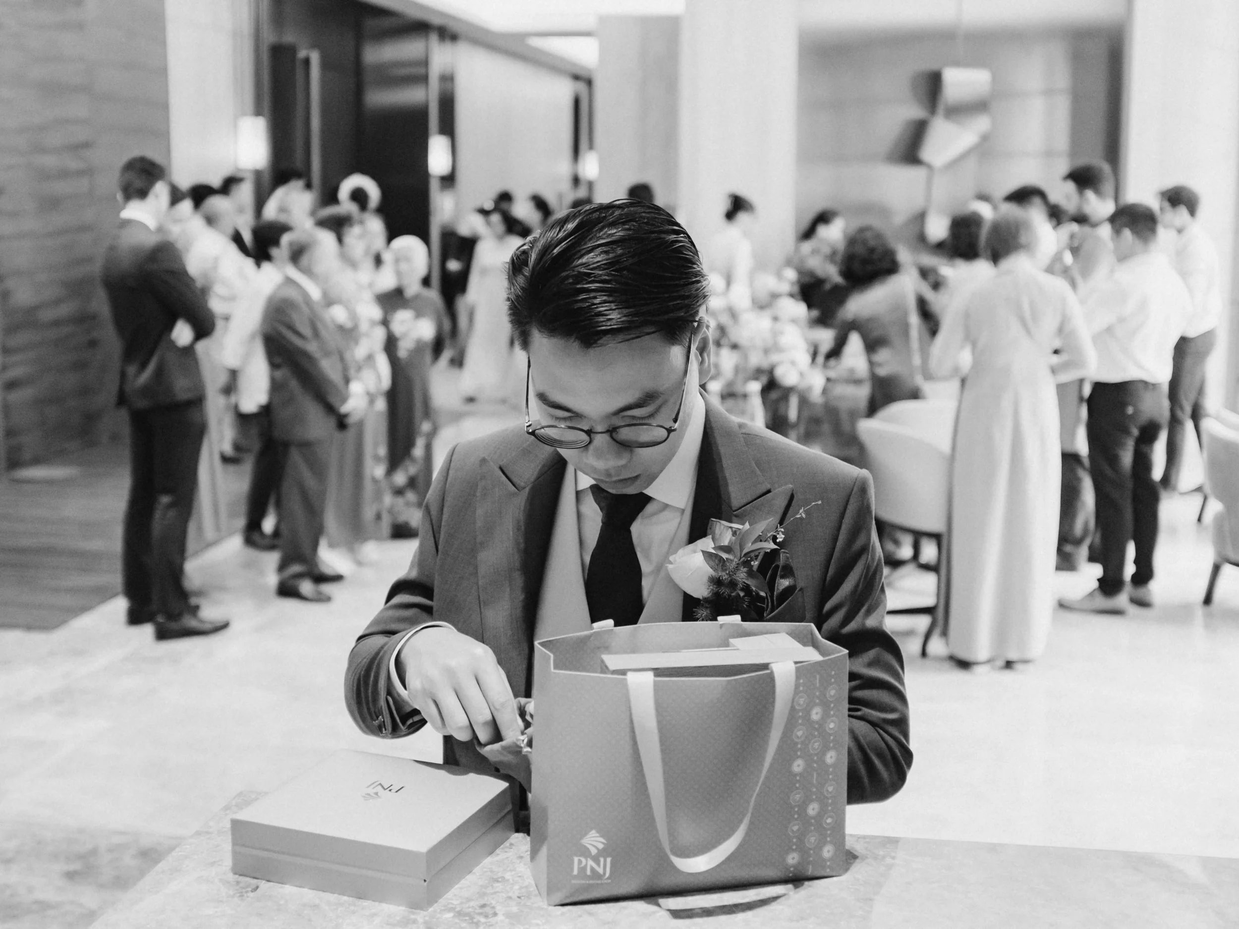 Kim Anh & Tuân, Wedding Day in Sài Gòn — Pham Si Luan Photography (32)