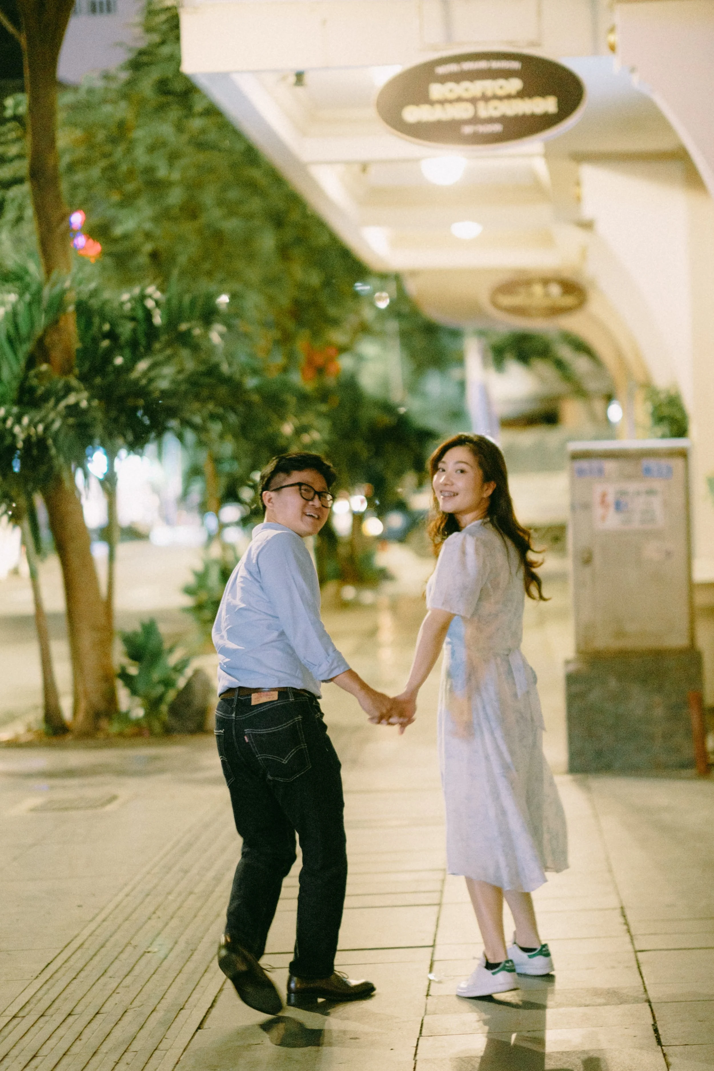 Tú & Ái, Night Session in Sài Gòn — Pham Si Luan Photography (32)