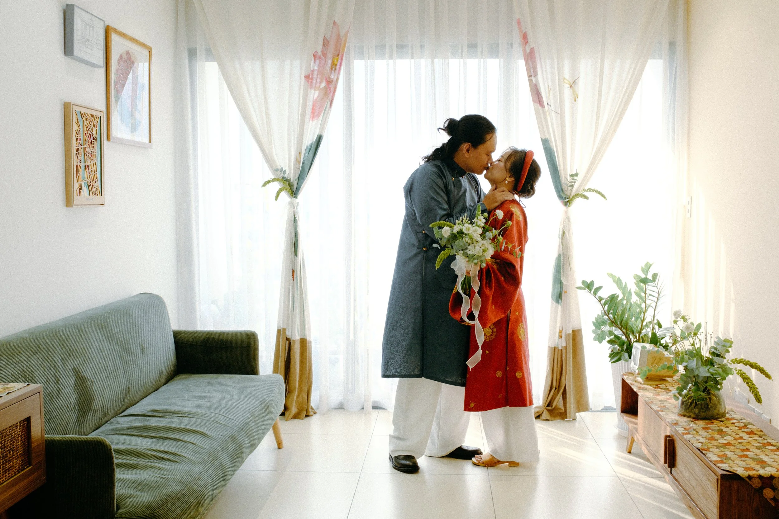 Thảo & Lâm, Pre-wedding Session at Home in Sài Gòn — Pham Si Luan Photography (51)