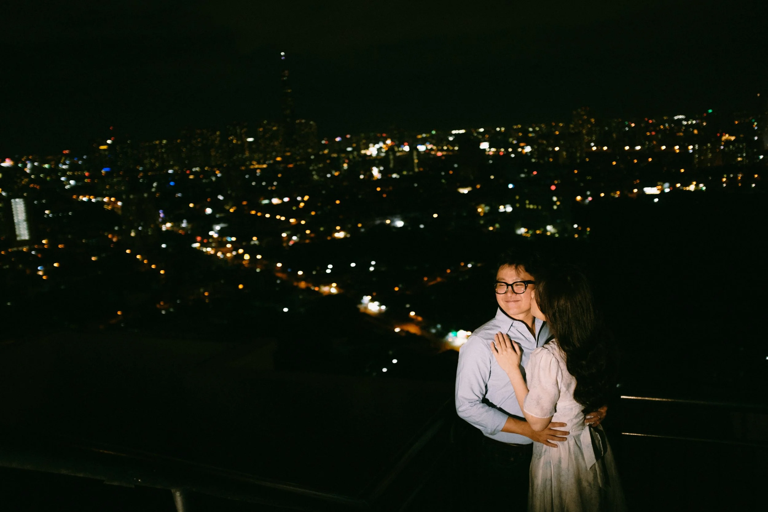 Tú & Ái, Night Session in Sài Gòn — Pham Si Luan Photography (7)