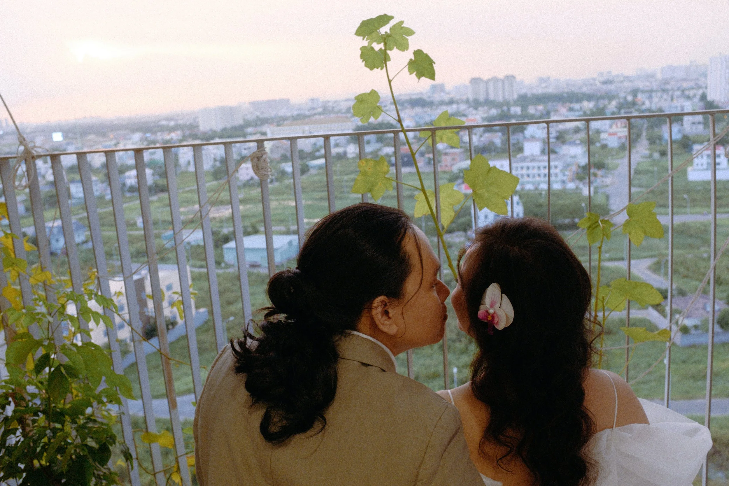 Thảo & Lâm, Pre-wedding Session at Home in Sài Gòn — Pham Si Luan Photography (93)